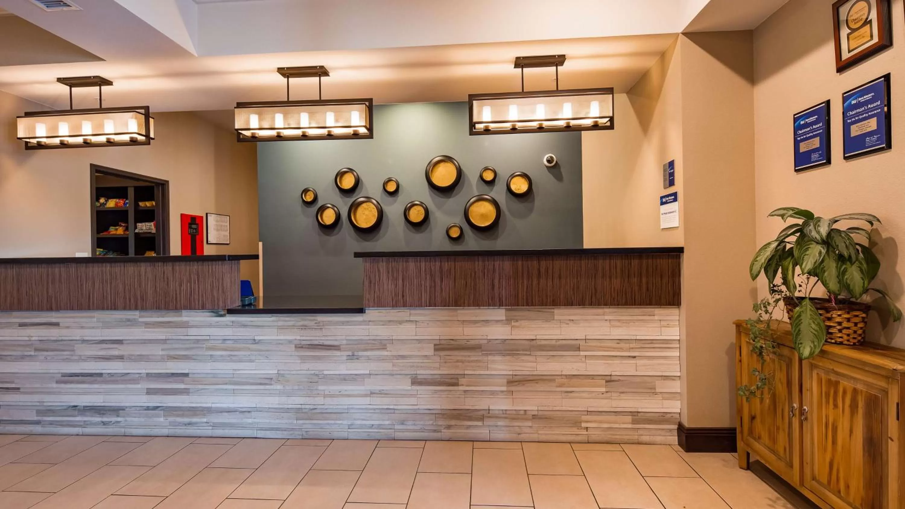 Lobby or reception in Best Western Plus Overland Inn