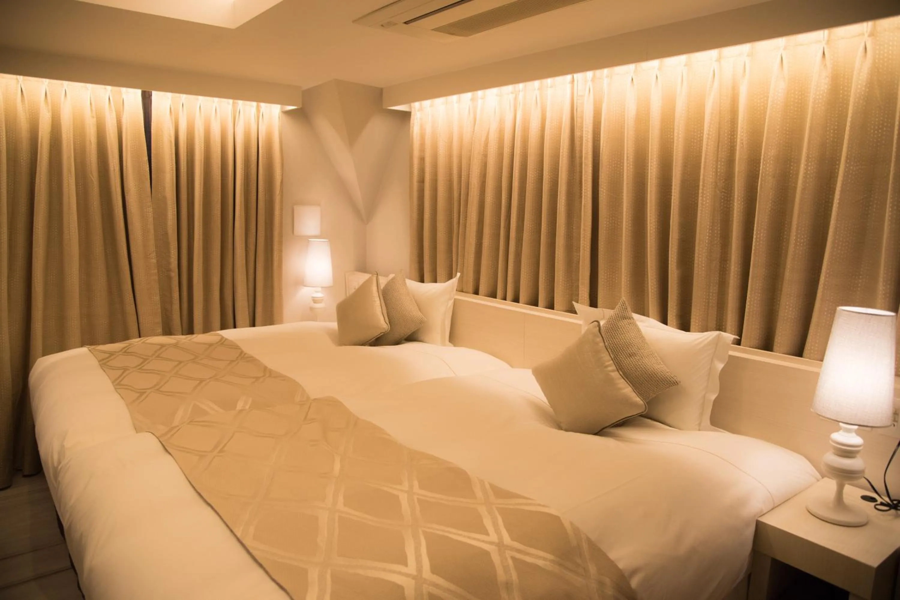 Photo of the whole room, Bed in The Centurion Classic Akasaka