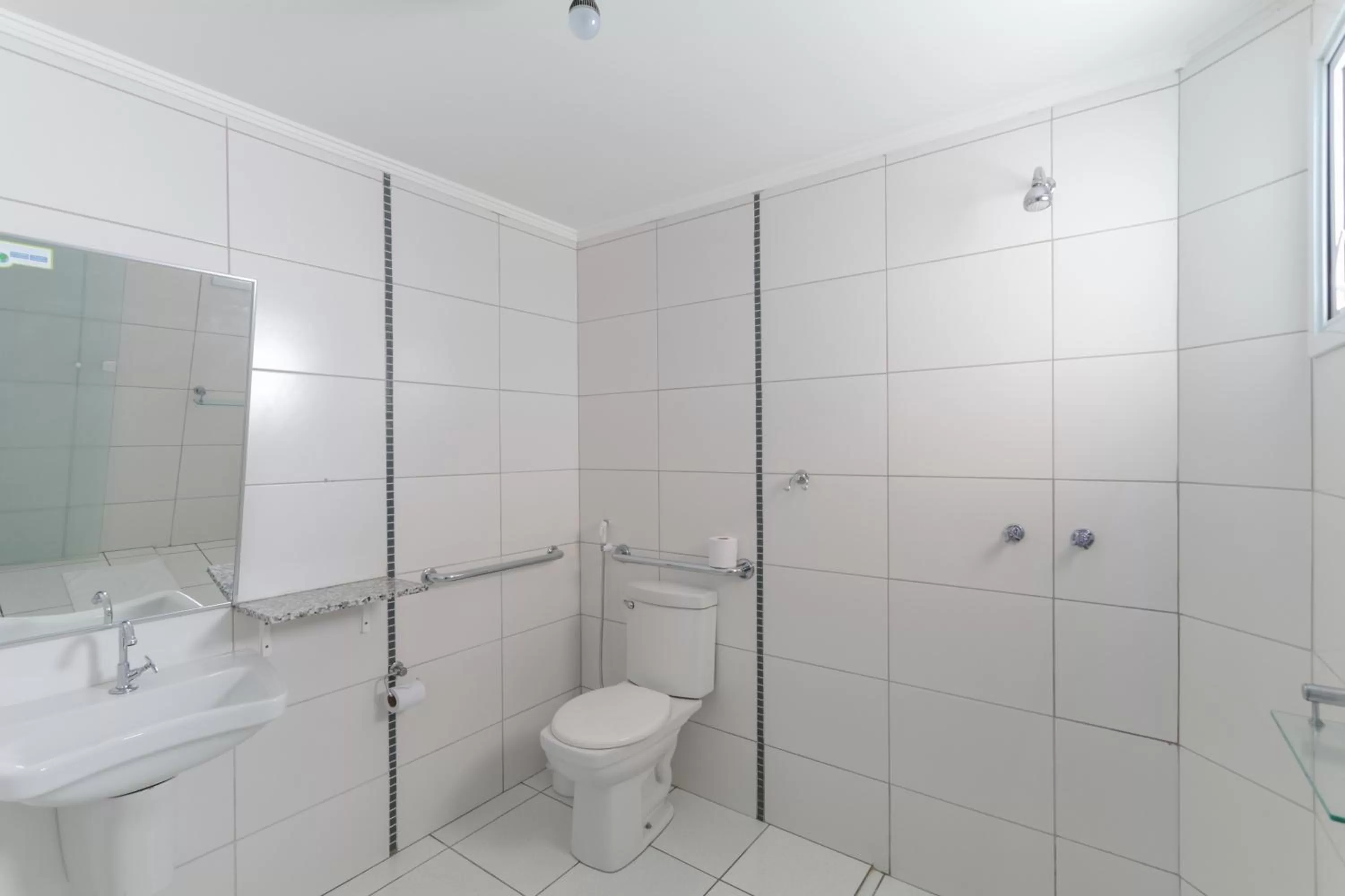 Bathroom in Hotel Copacabana Piracicaba