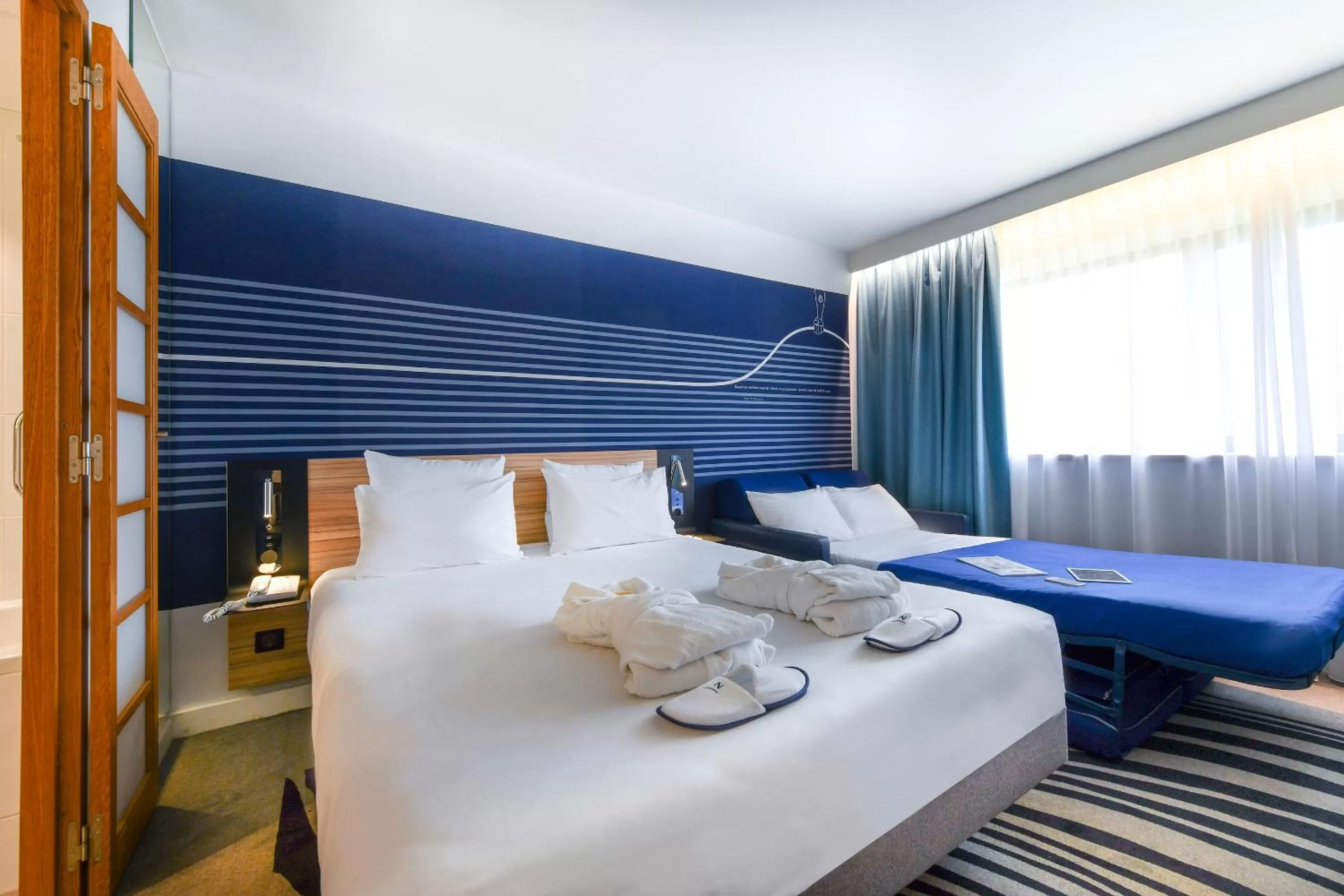 Photo of the whole room, Bed in Novotel La Rochelle Centre