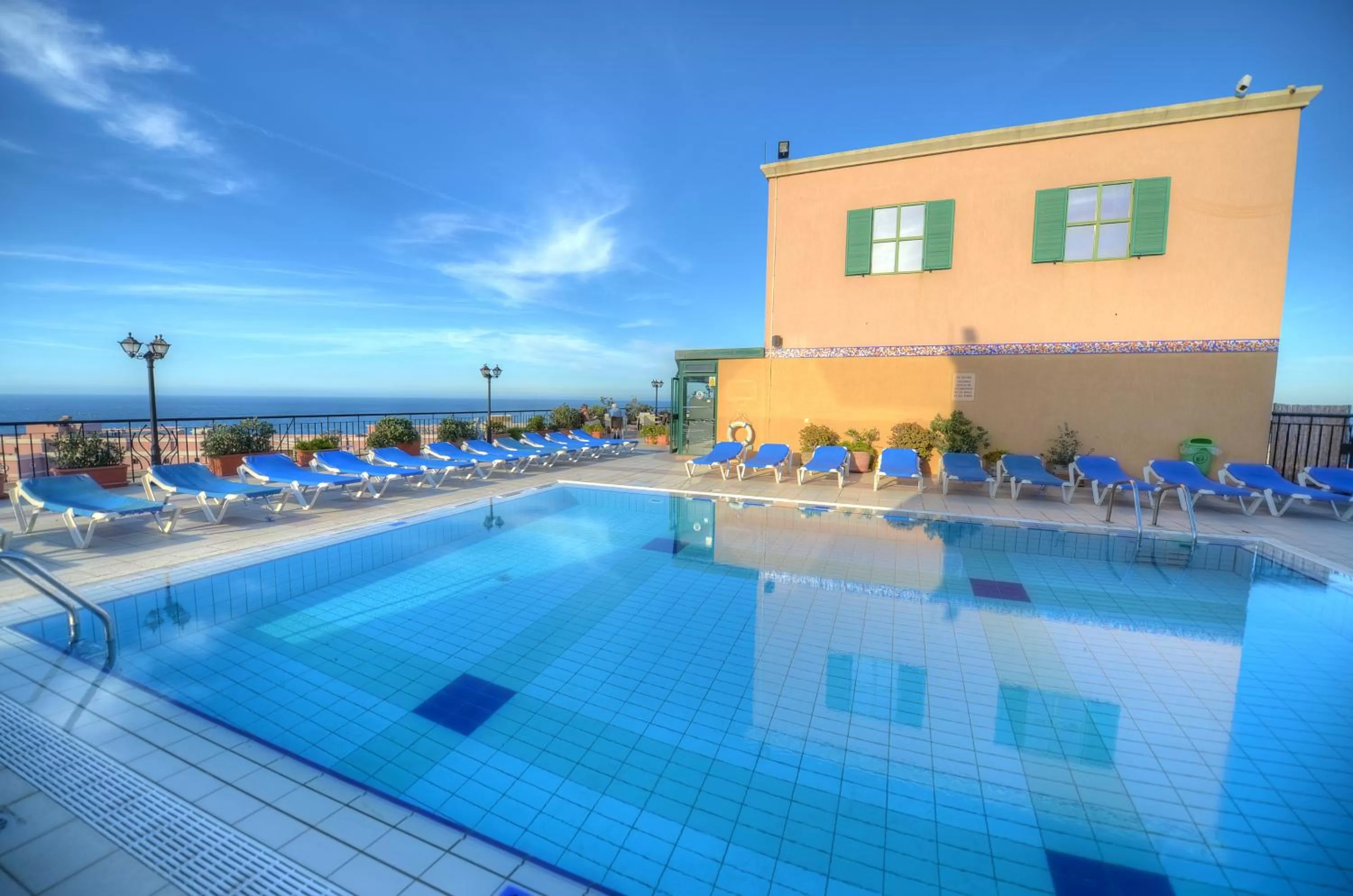 Swimming pool in Vivaldi Hotel