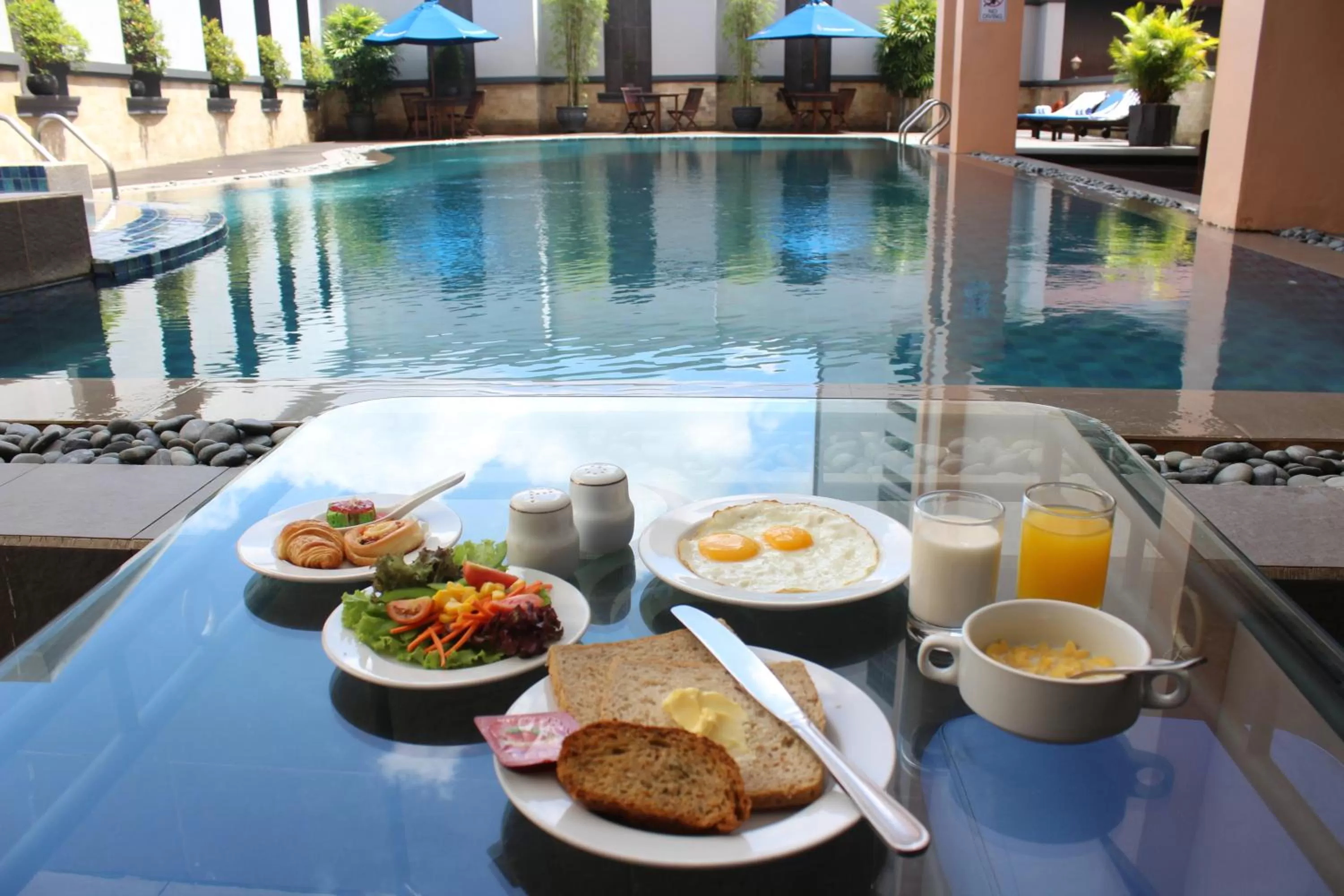 Asian breakfast in Swiss-Belhotel Borneo Samarinda