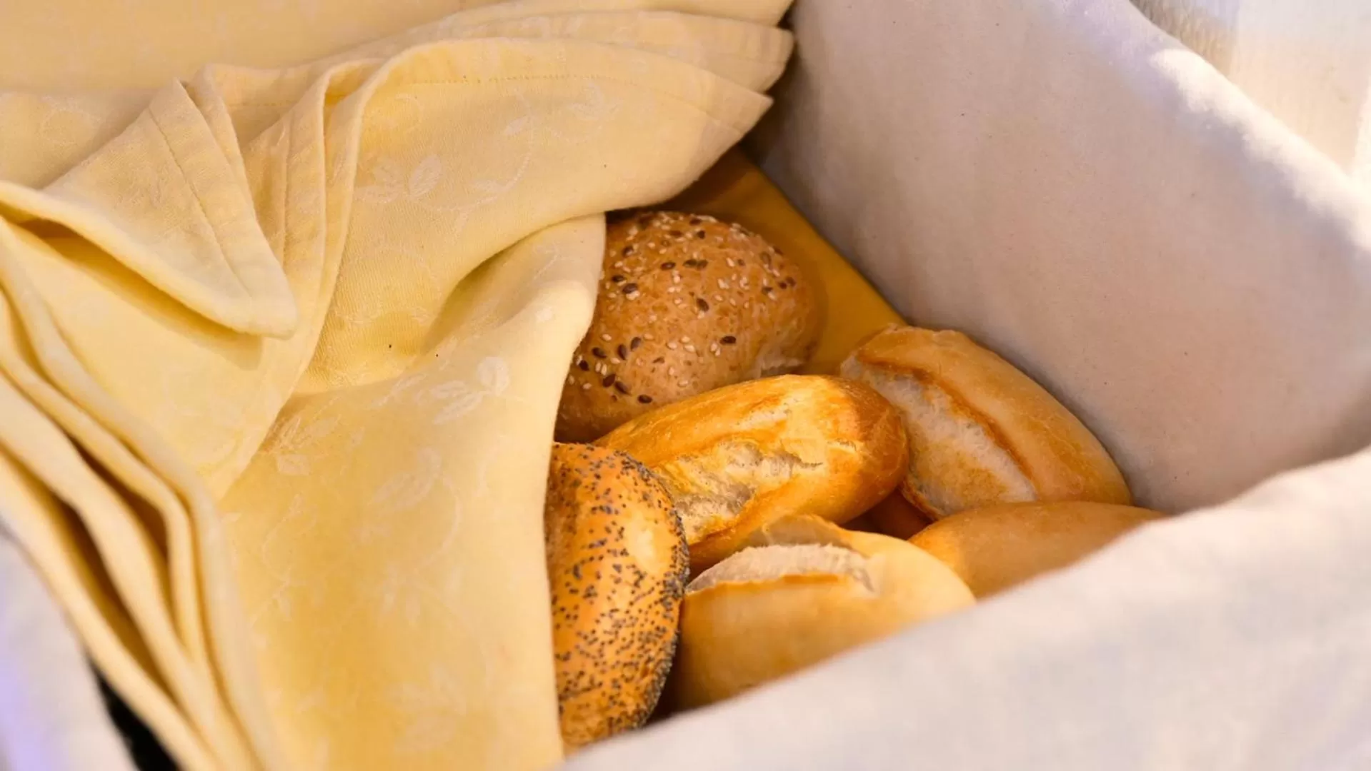 Restaurant/places to eat in Hotel Amadeus by First