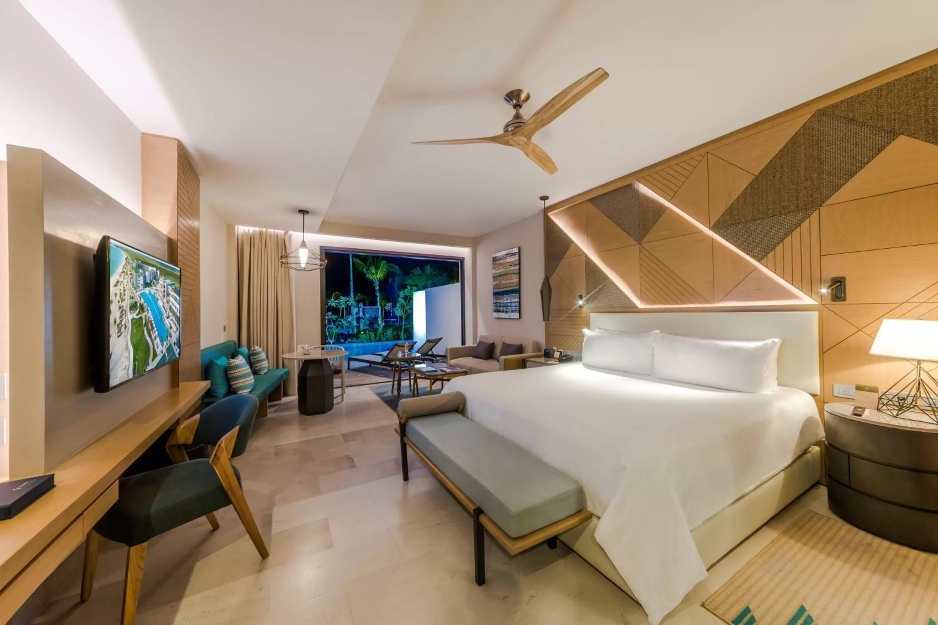 Living room, Bed in Haven Riviera Cancun - All Inclusive - Adults Only
