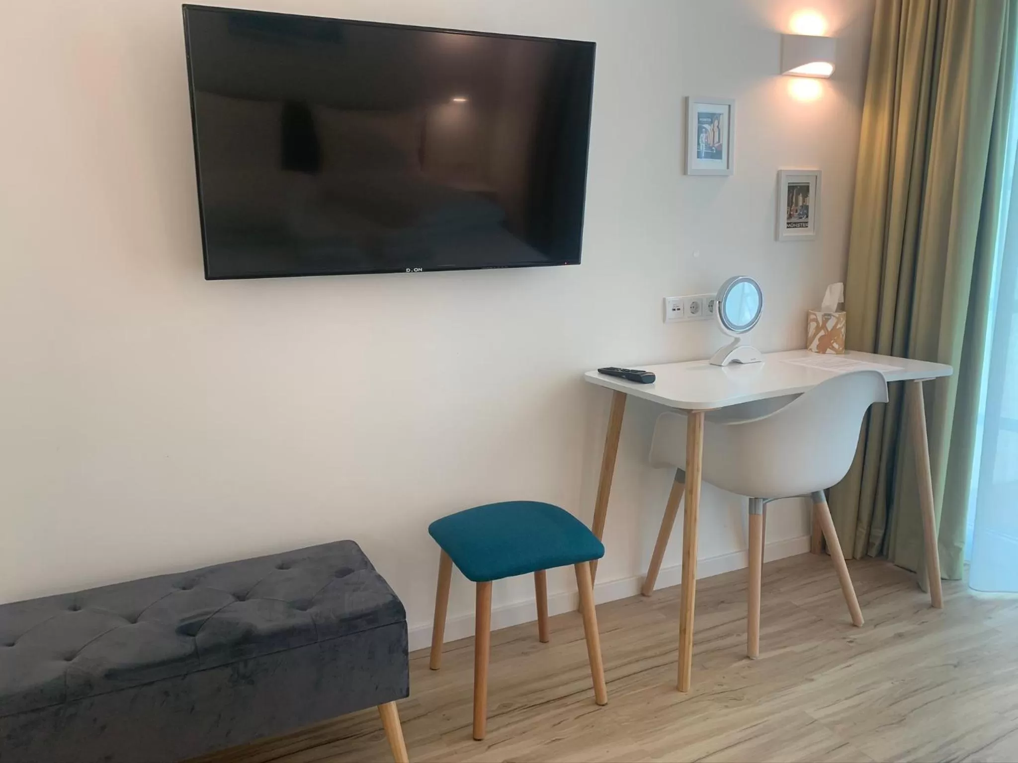 TV/Entertainment Center in Park-Lodge Am Rohrbusch