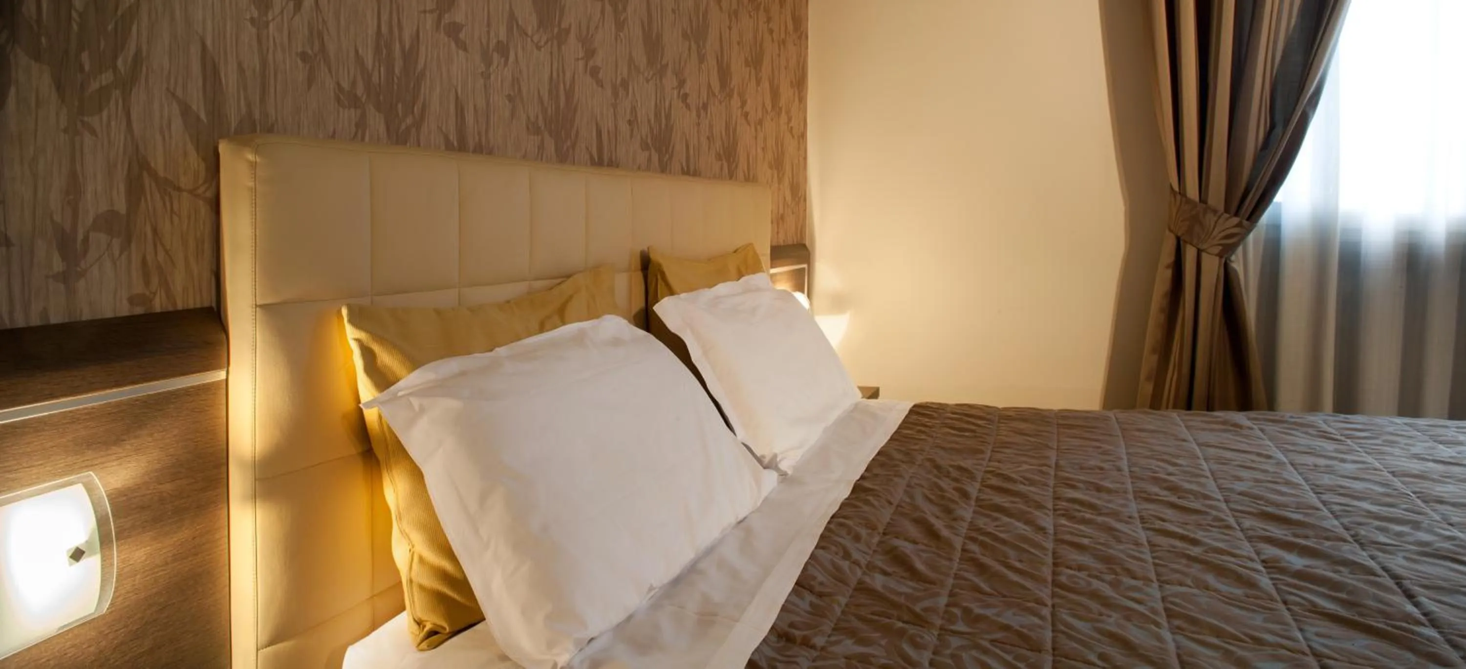 Bedroom, Bed in Hotel Milano Palmanova