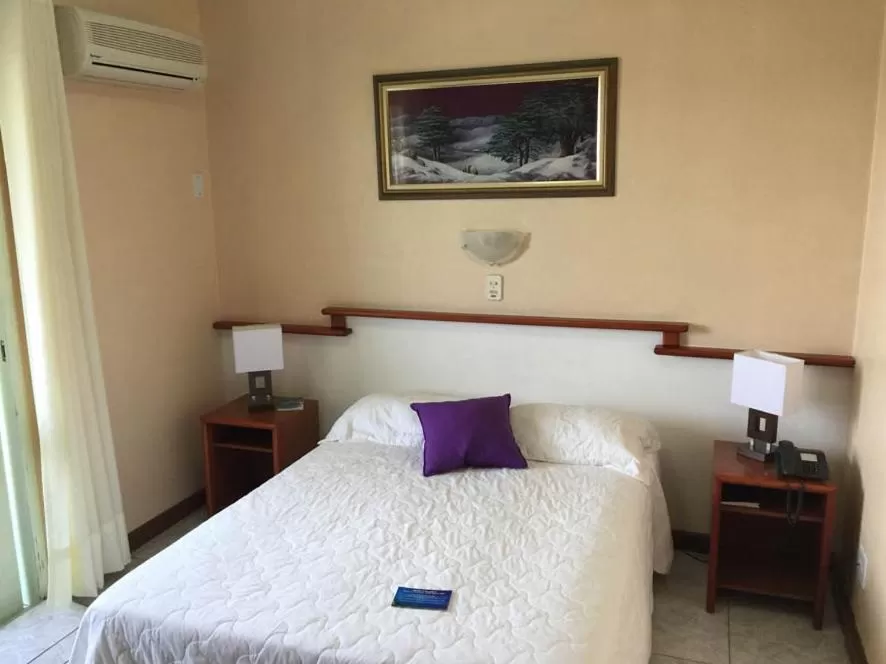 Bed in Fares Turis Hotel