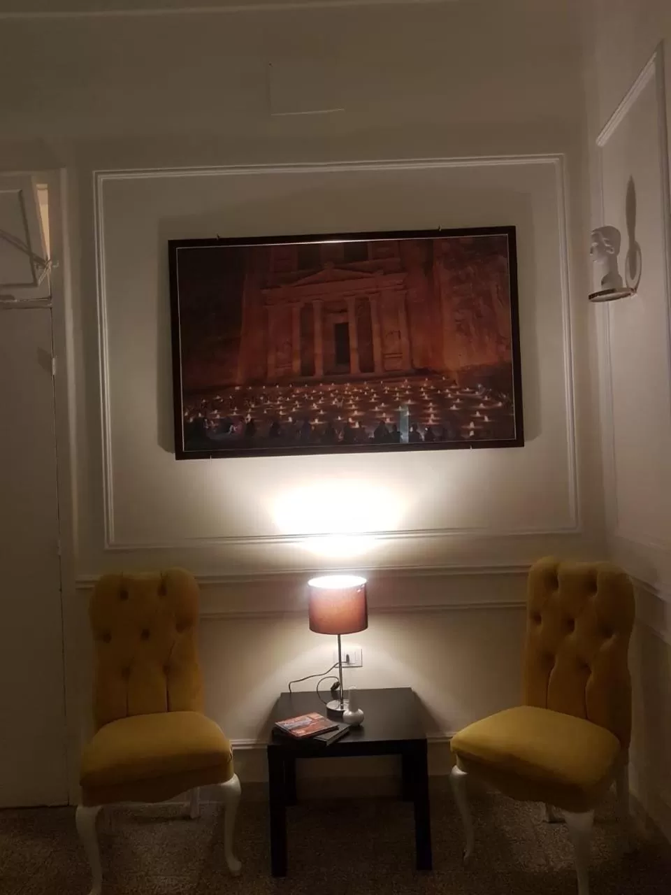 Communal lounge/ TV room in City Citadel Hotel,Amman