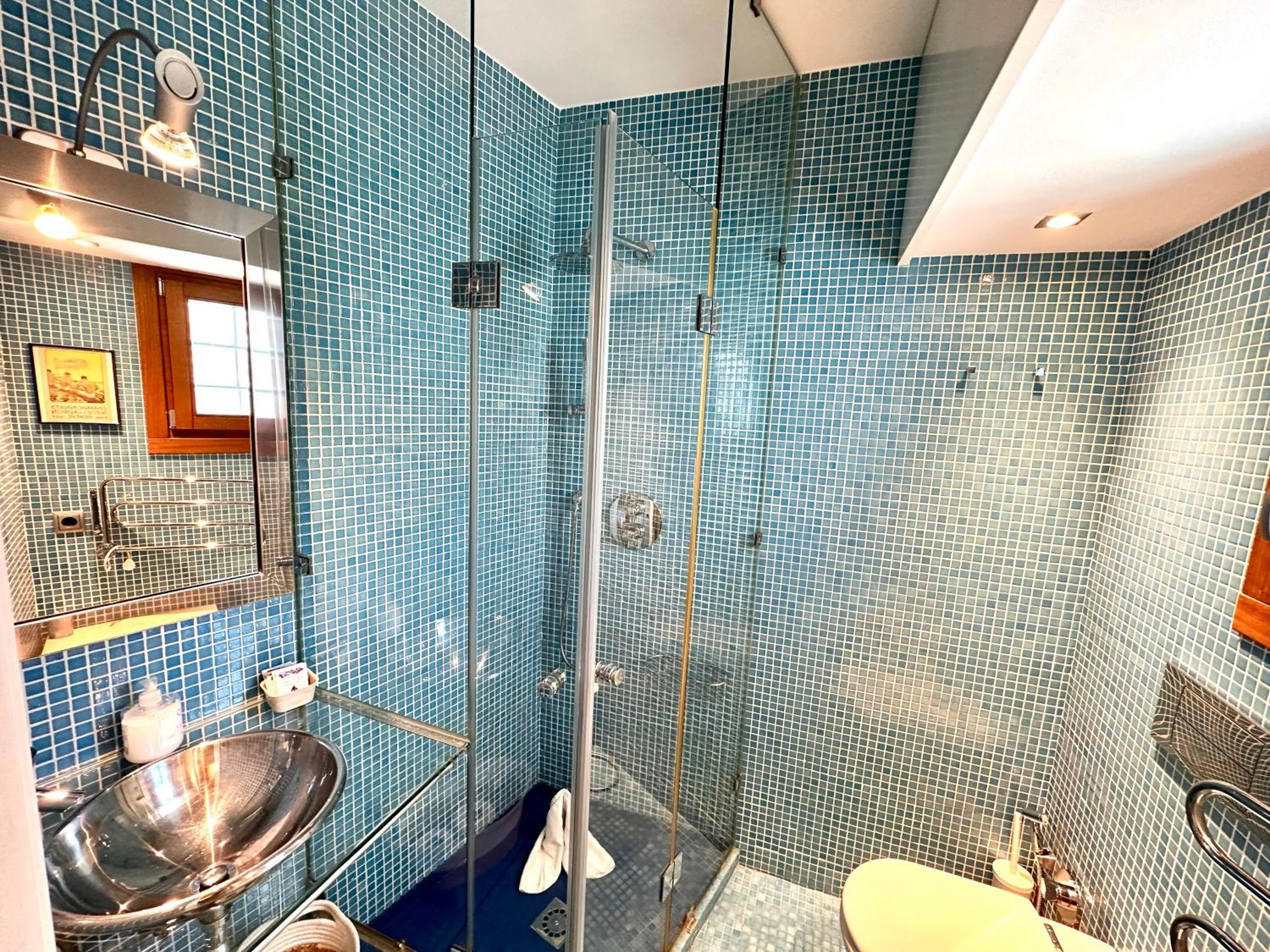 Bathroom in Far Home Gran Vía