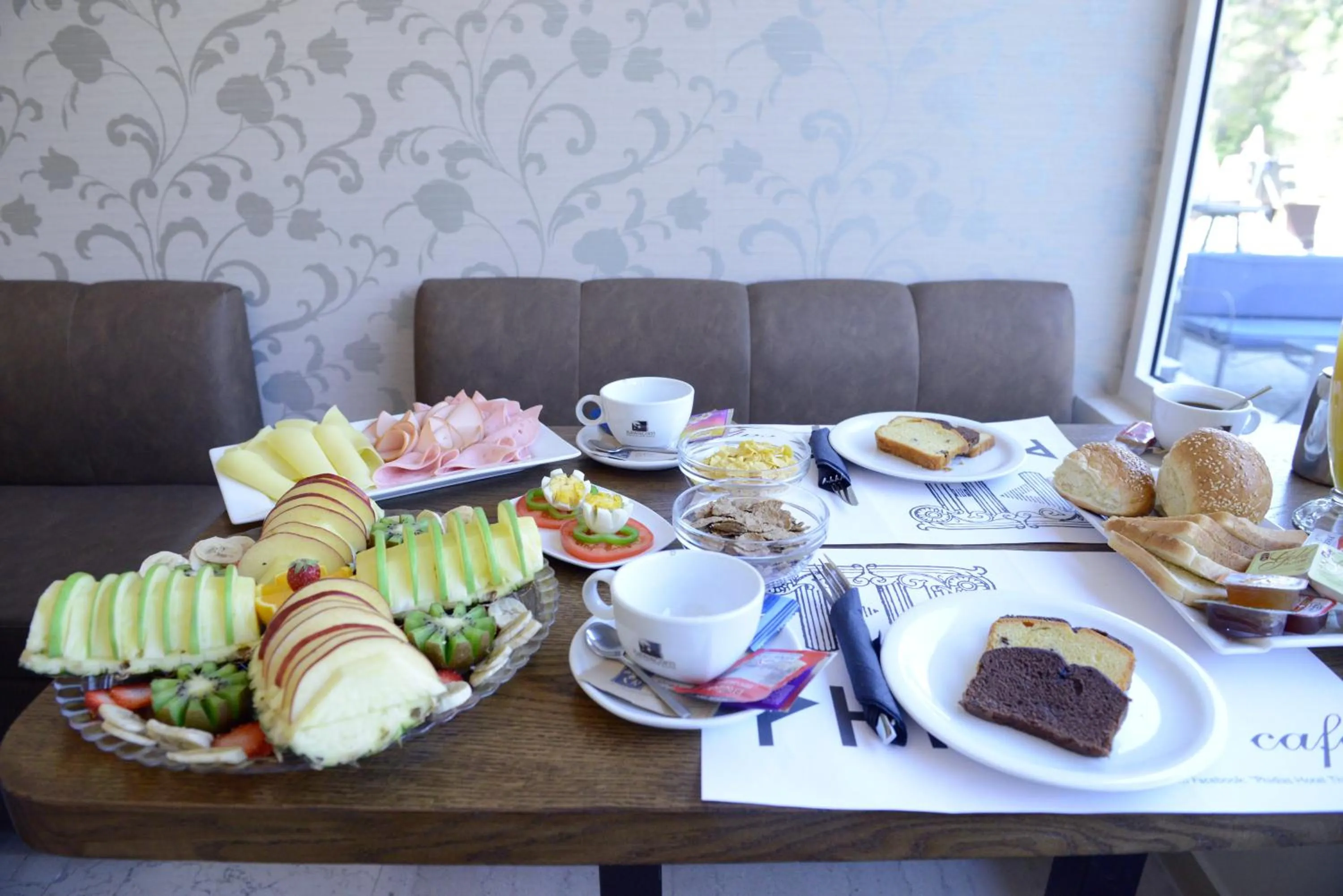 Restaurant/places to eat in Phidias Hotel