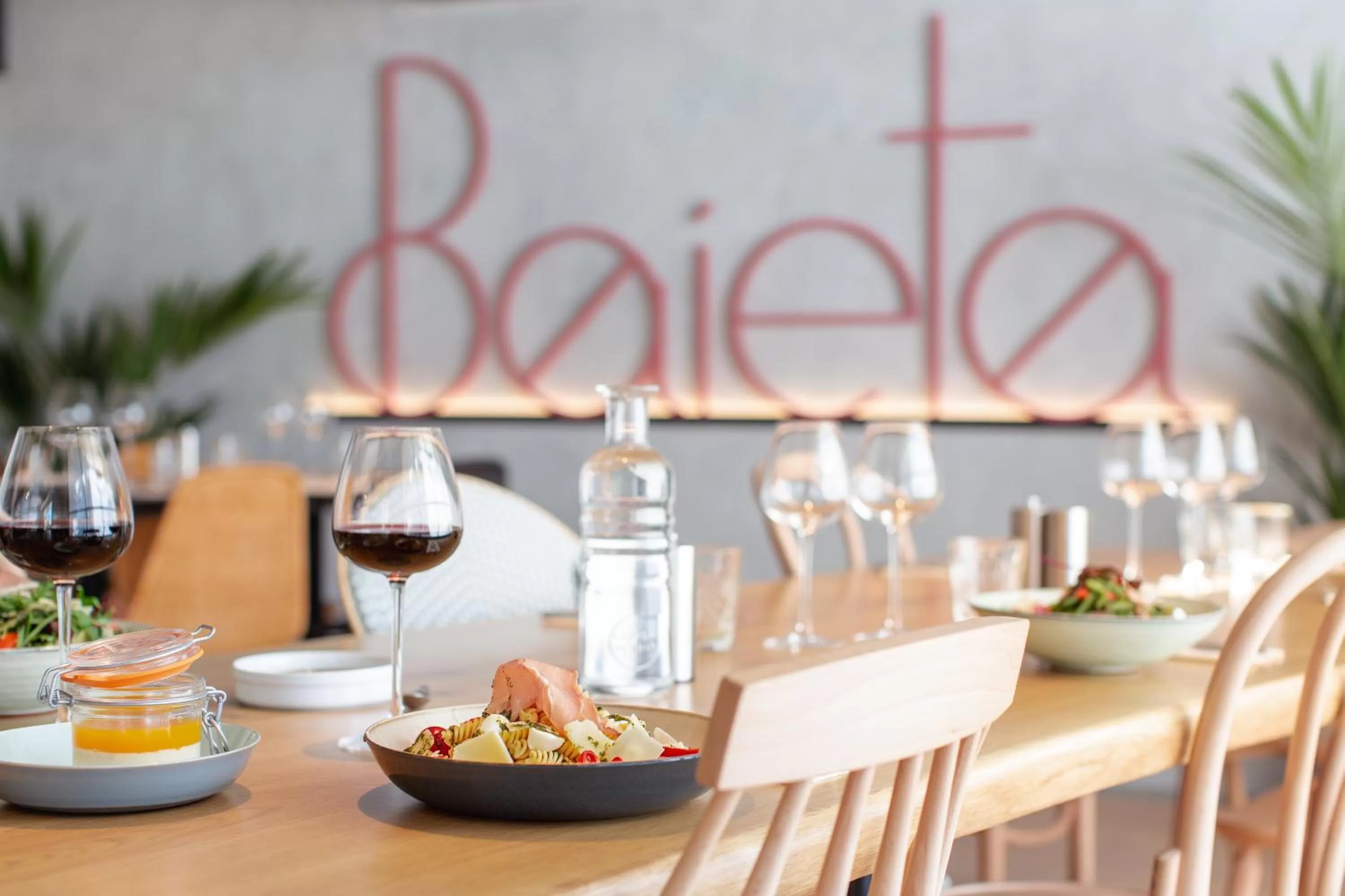 Restaurant/places to eat in ibis Nice Aéroport Promenade des Anglais