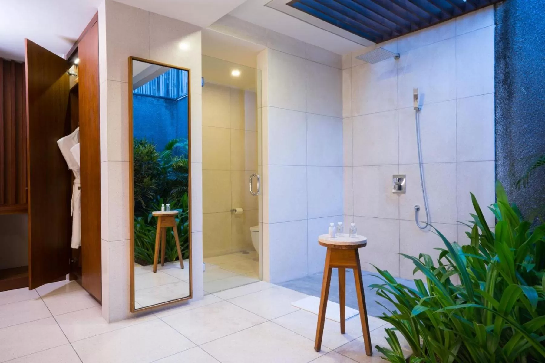 Shower in MERUSAKA Nusa Dua