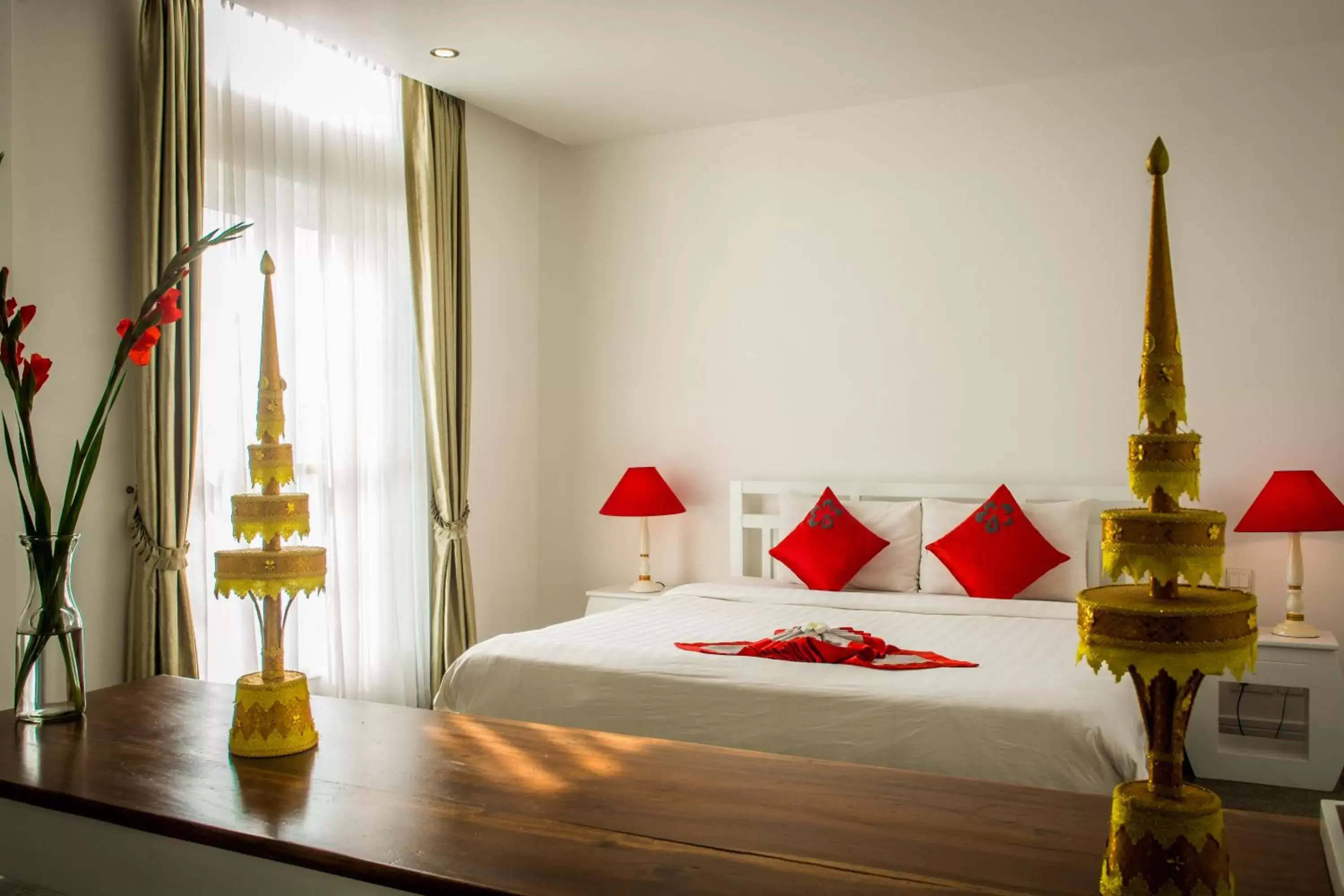 Superior Double Room in The Frangipani Royal Palace Hotel Superior Double Room in The Frangipani Royal Palace Hotel