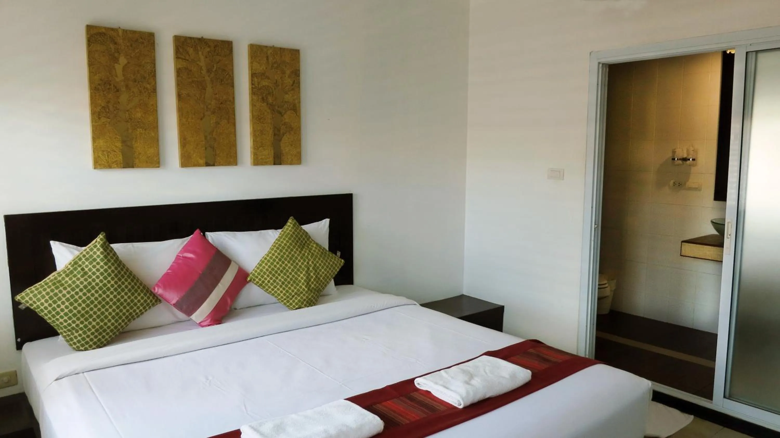 Photo of the whole room, Bed in Queen Boutique Hotel Chaweng