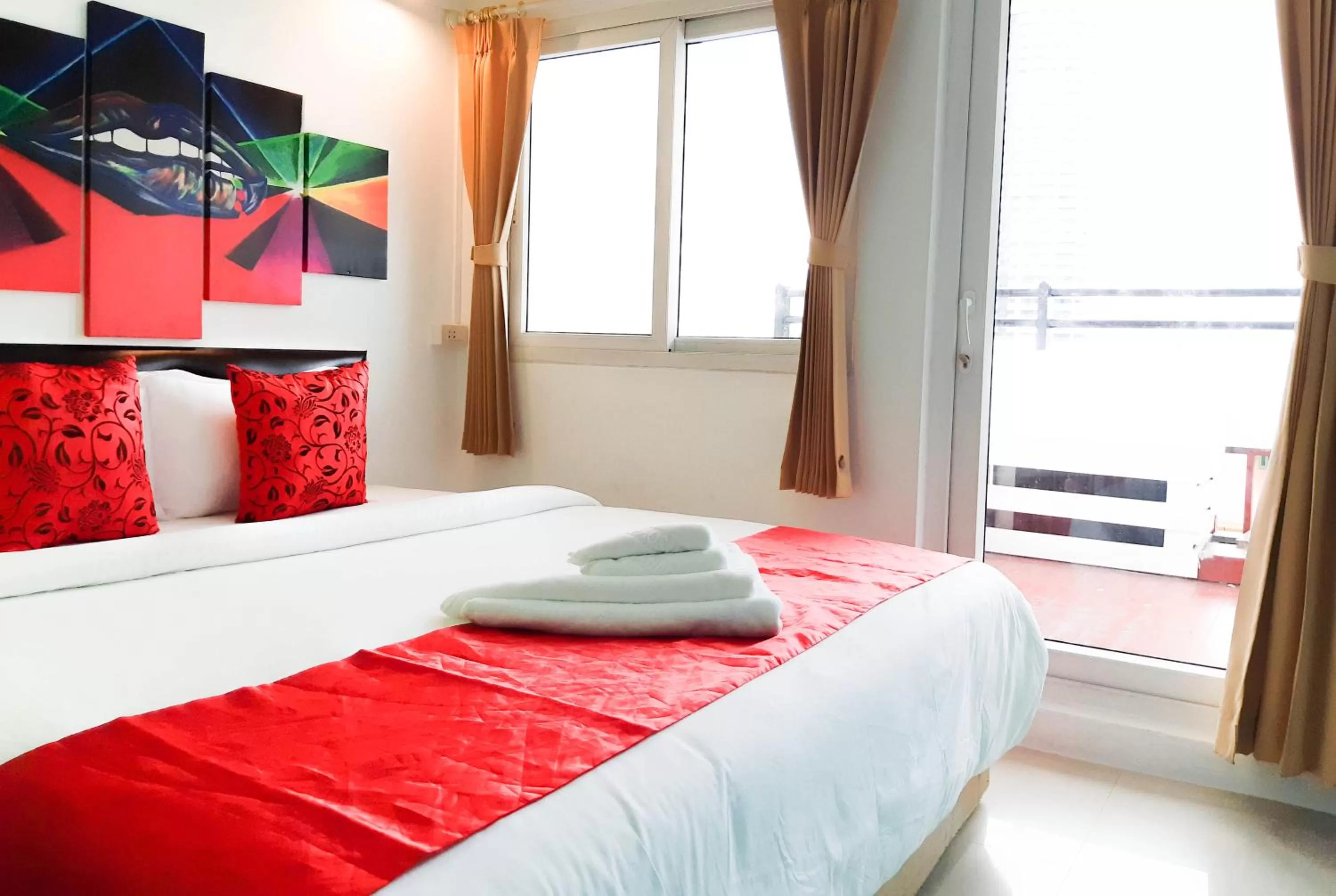 Bed in Khaosan Art Hotel