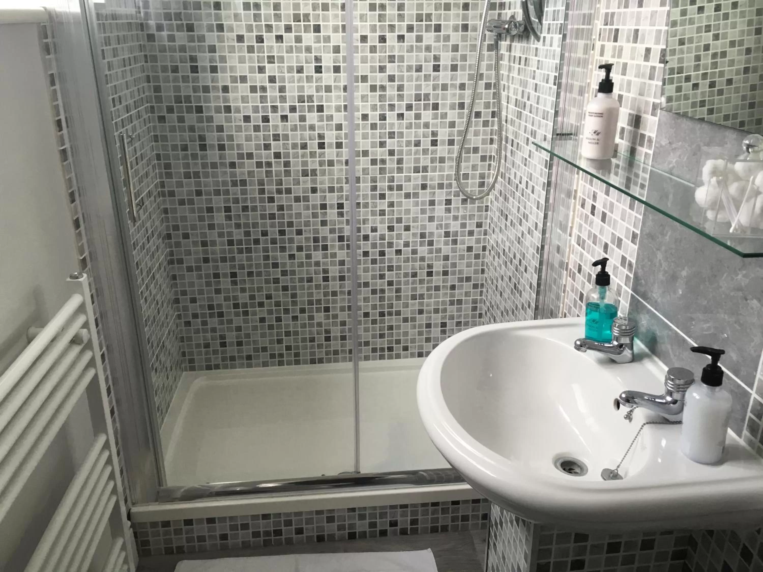 Bathroom in The Cambridge Guest House by Tas