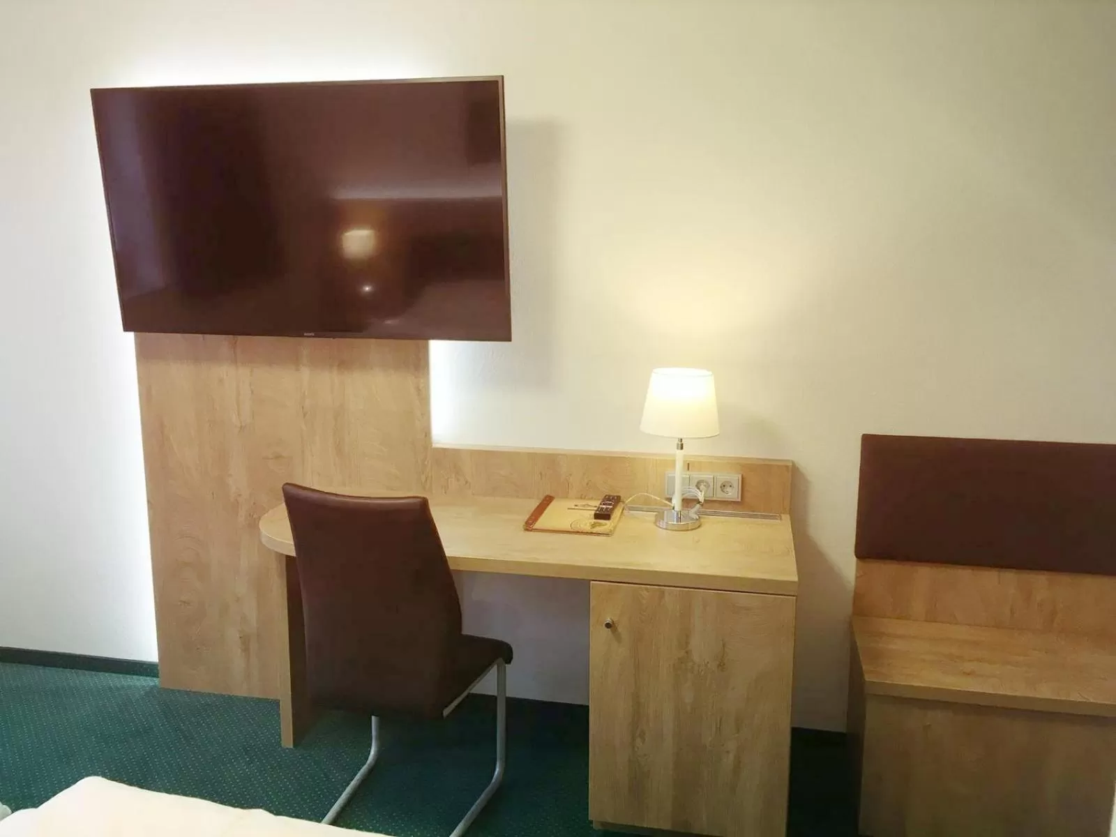 Bedroom, TV/Entertainment Center in Hotel Gasthof Zum Löwen