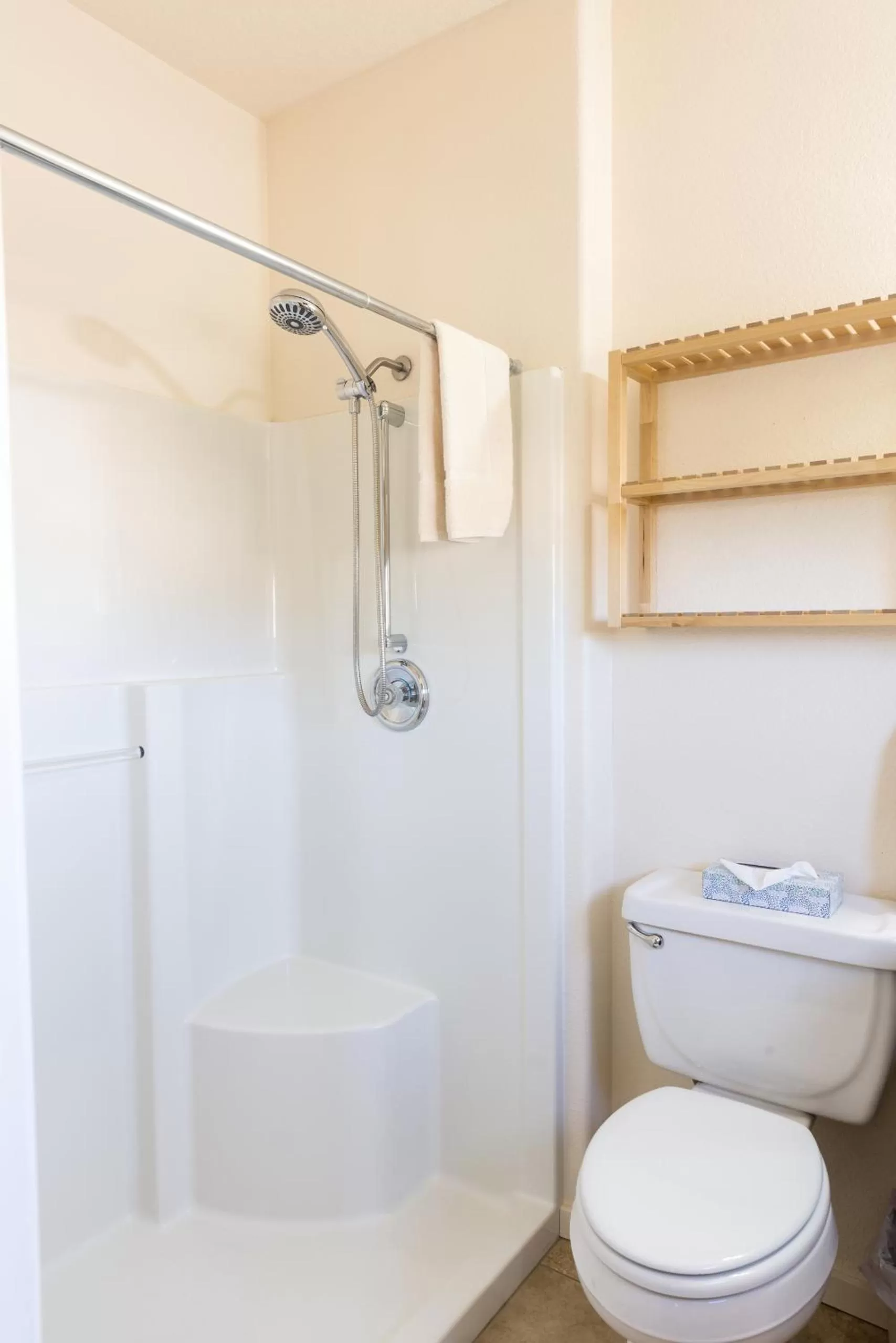 Bathroom in Hotel Cathlamet