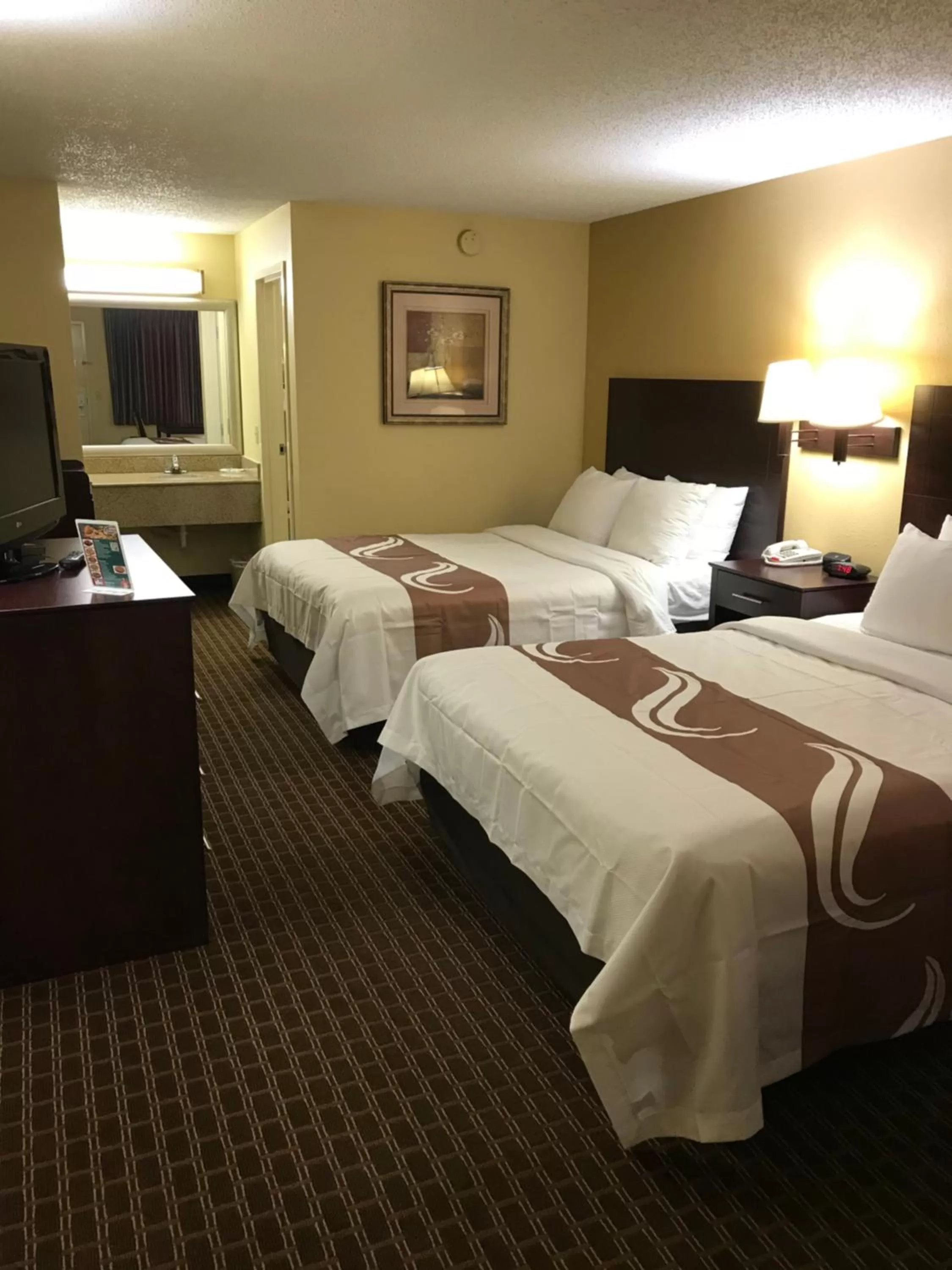 Bed in Quality Inn Franklin South