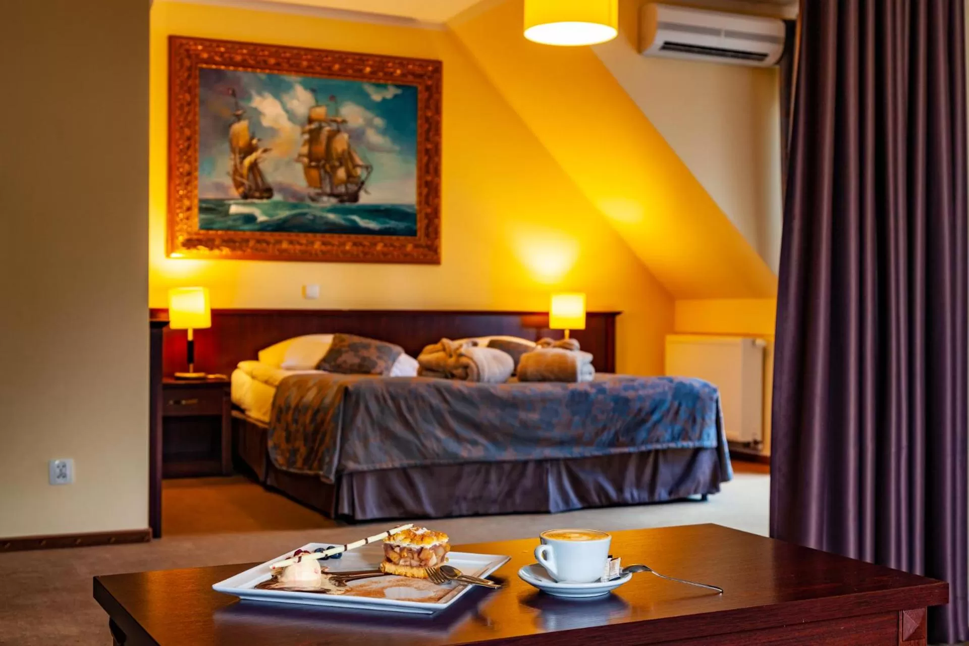 Bed in Hotel Robert's Port