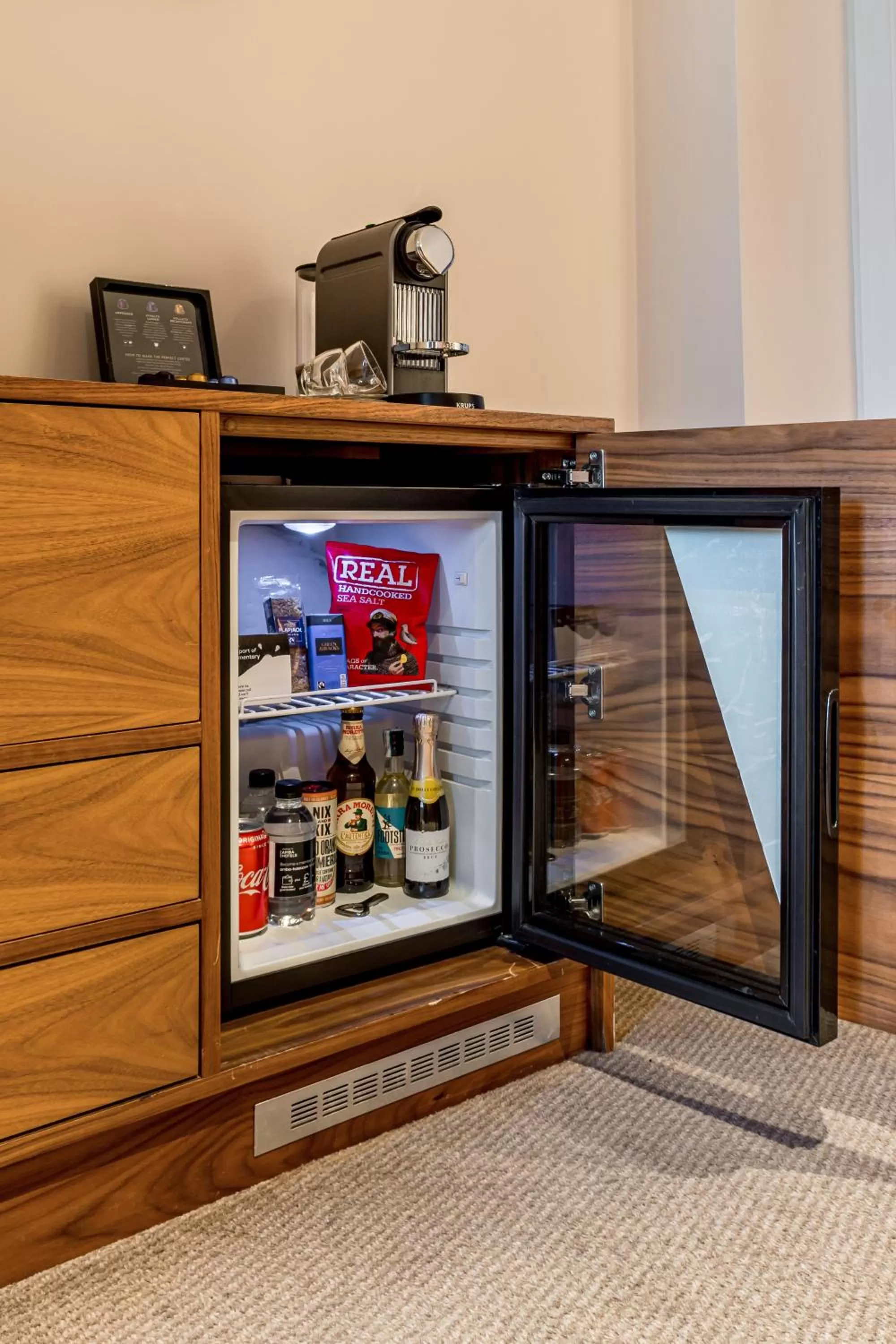 Coffee/tea facilities in The Marble Arch Hotel, by Thistle