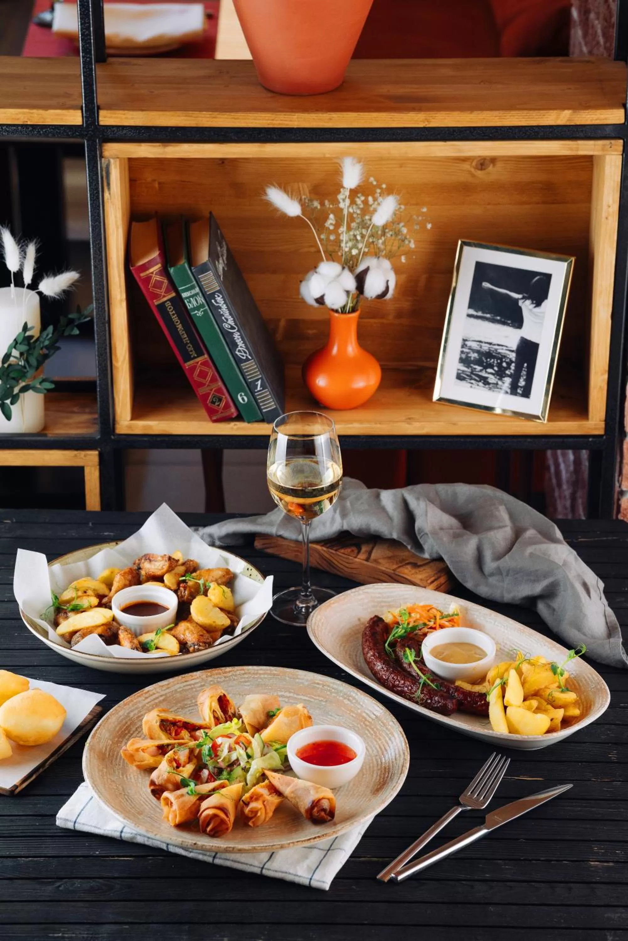 Restaurant/places to eat in Resident City Hotel