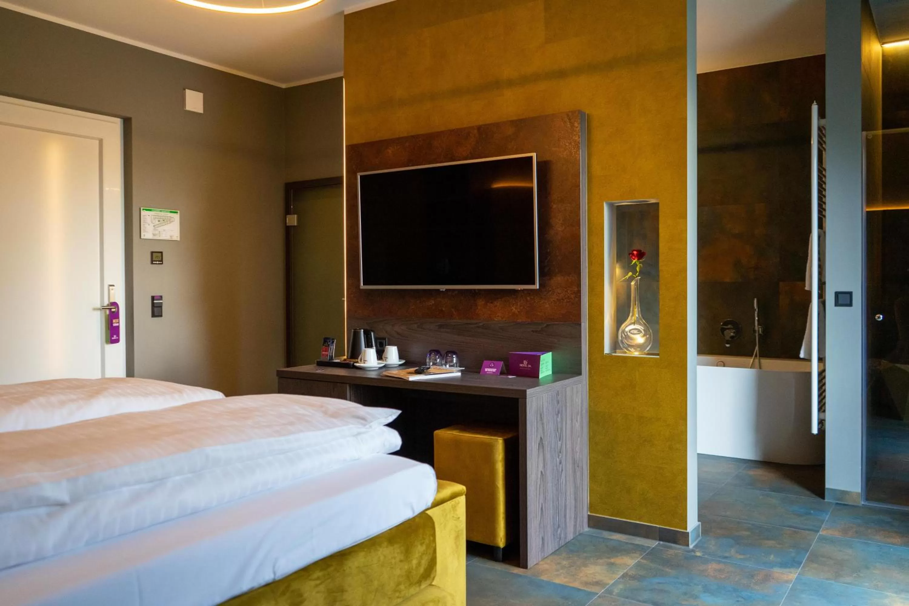 TV/Entertainment Center in Motel24