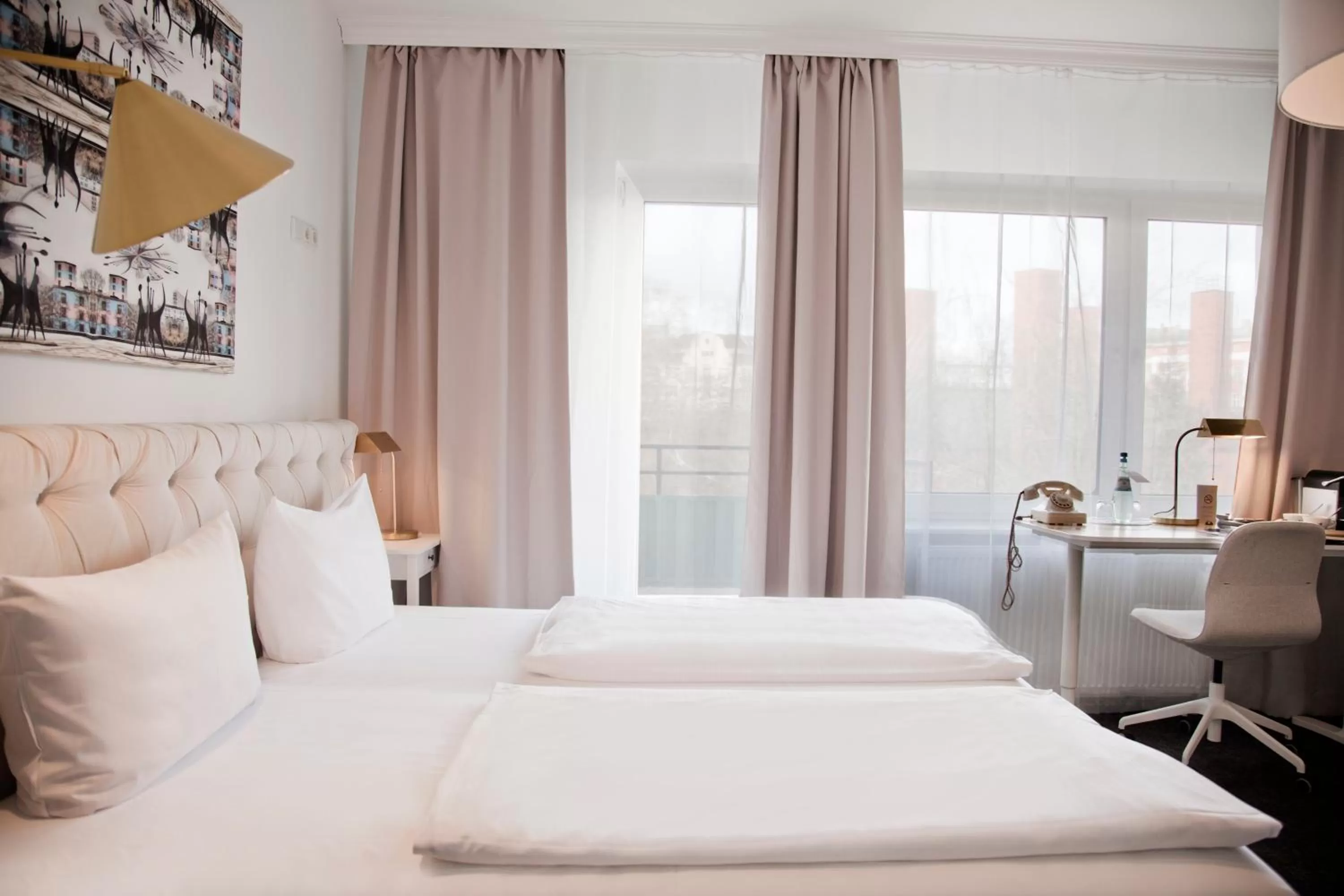 Photo of the whole room, Bed in Les Nations