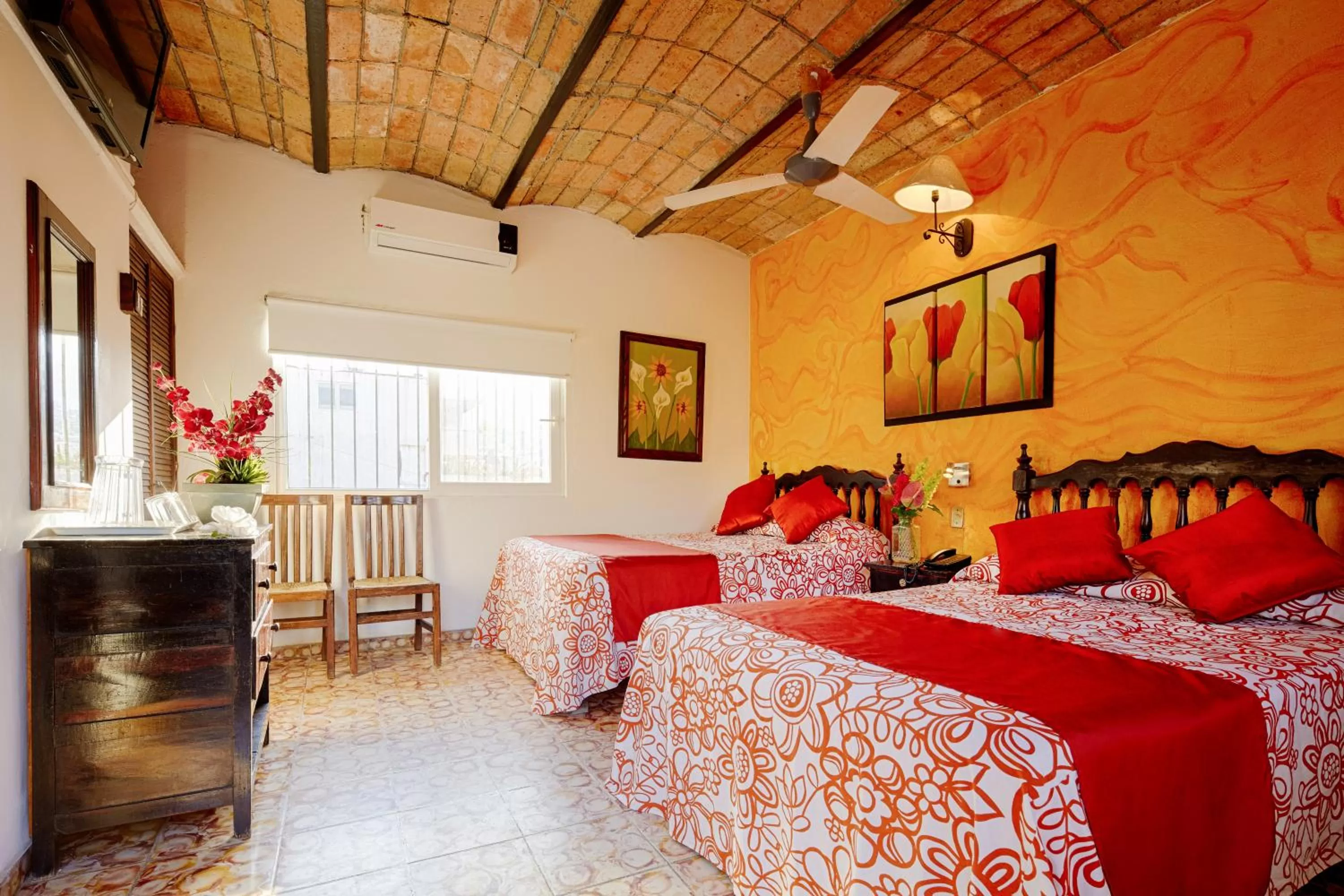 Photo of the whole room, Bed in Hotel Posada De Roger - Near Los Muertos Beach