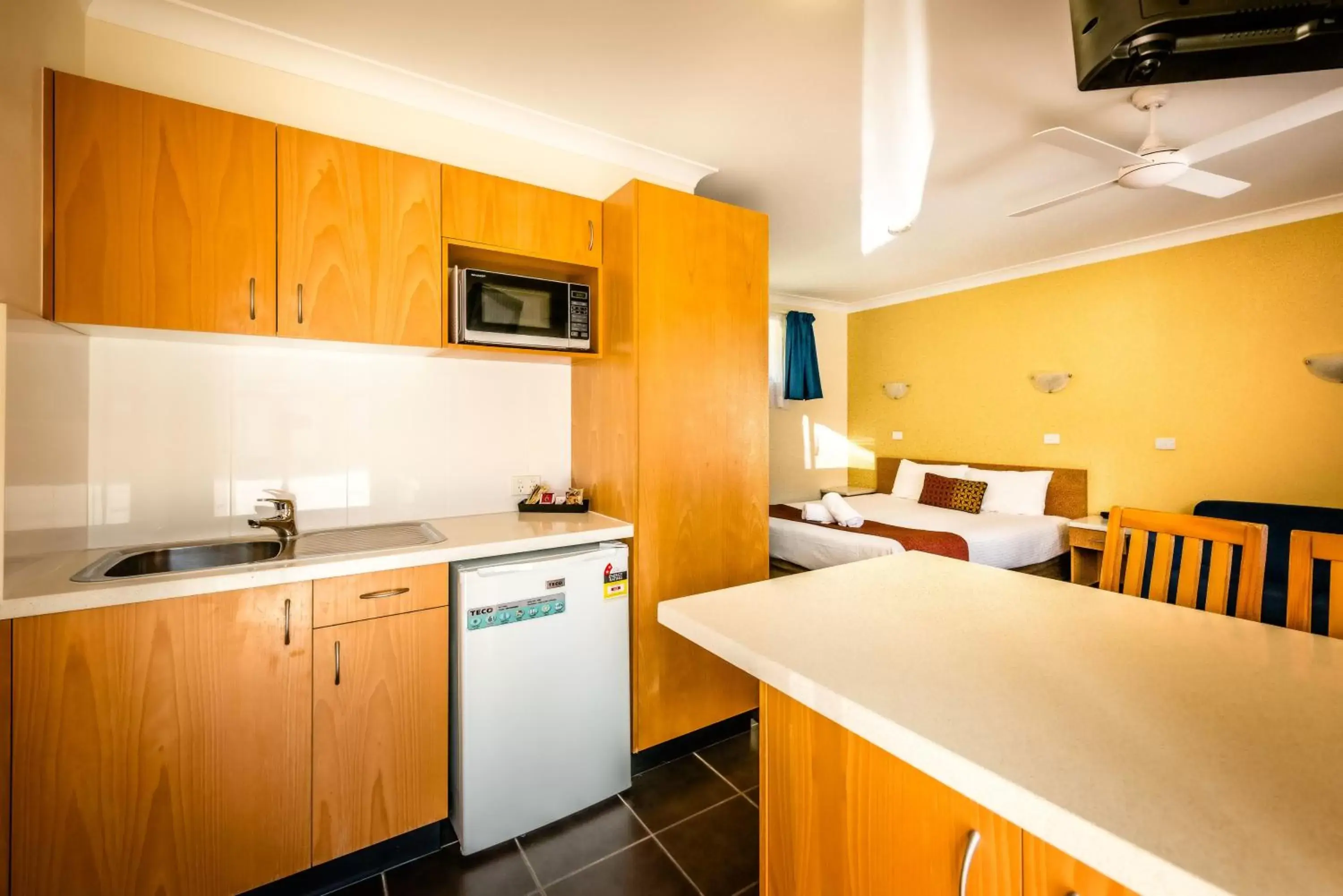 Deluxe King Room in Park Beach Resort Motel Deluxe King Room in Park Beach Resort Motel