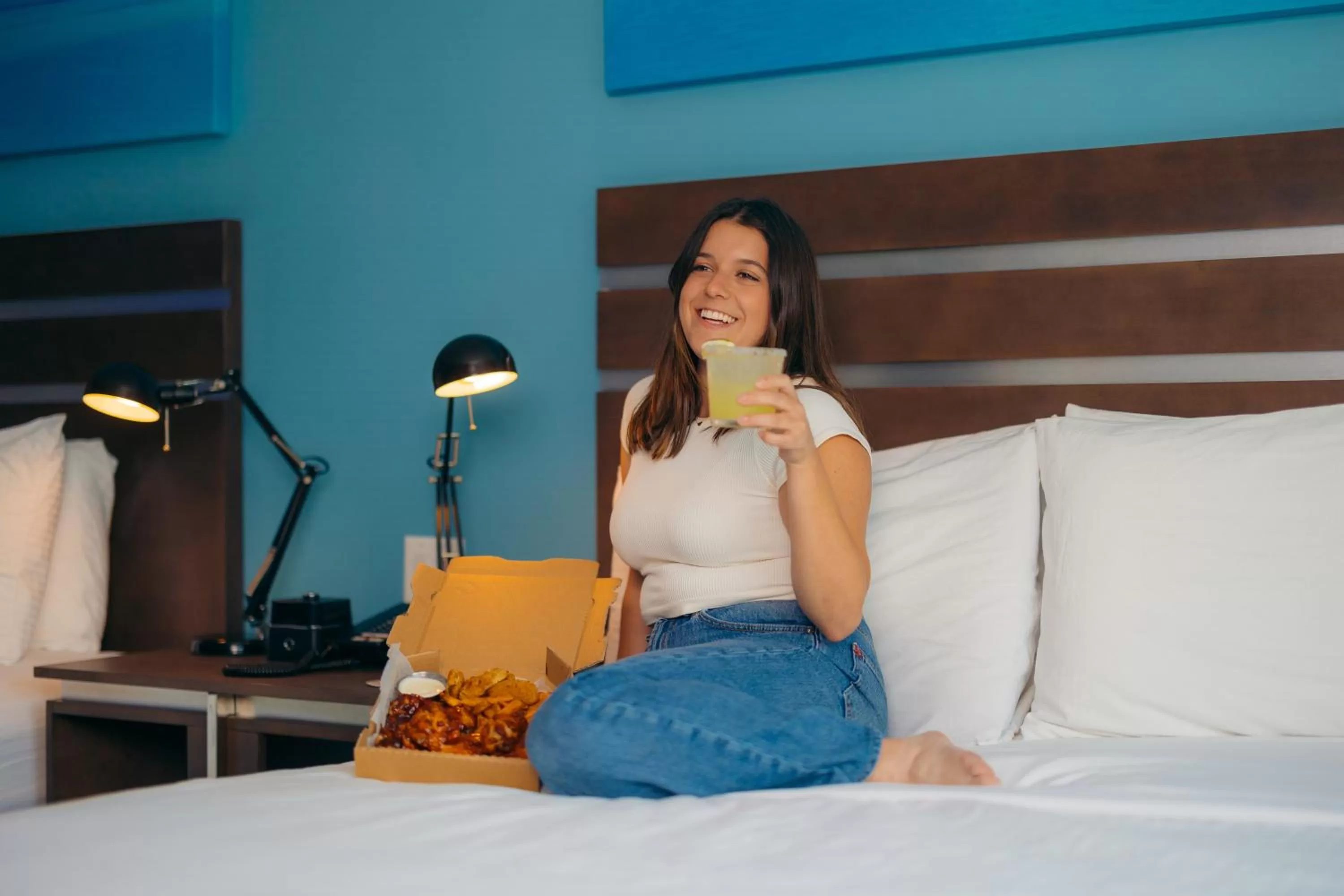 Food and drinks, Bed in The Cove Hotel