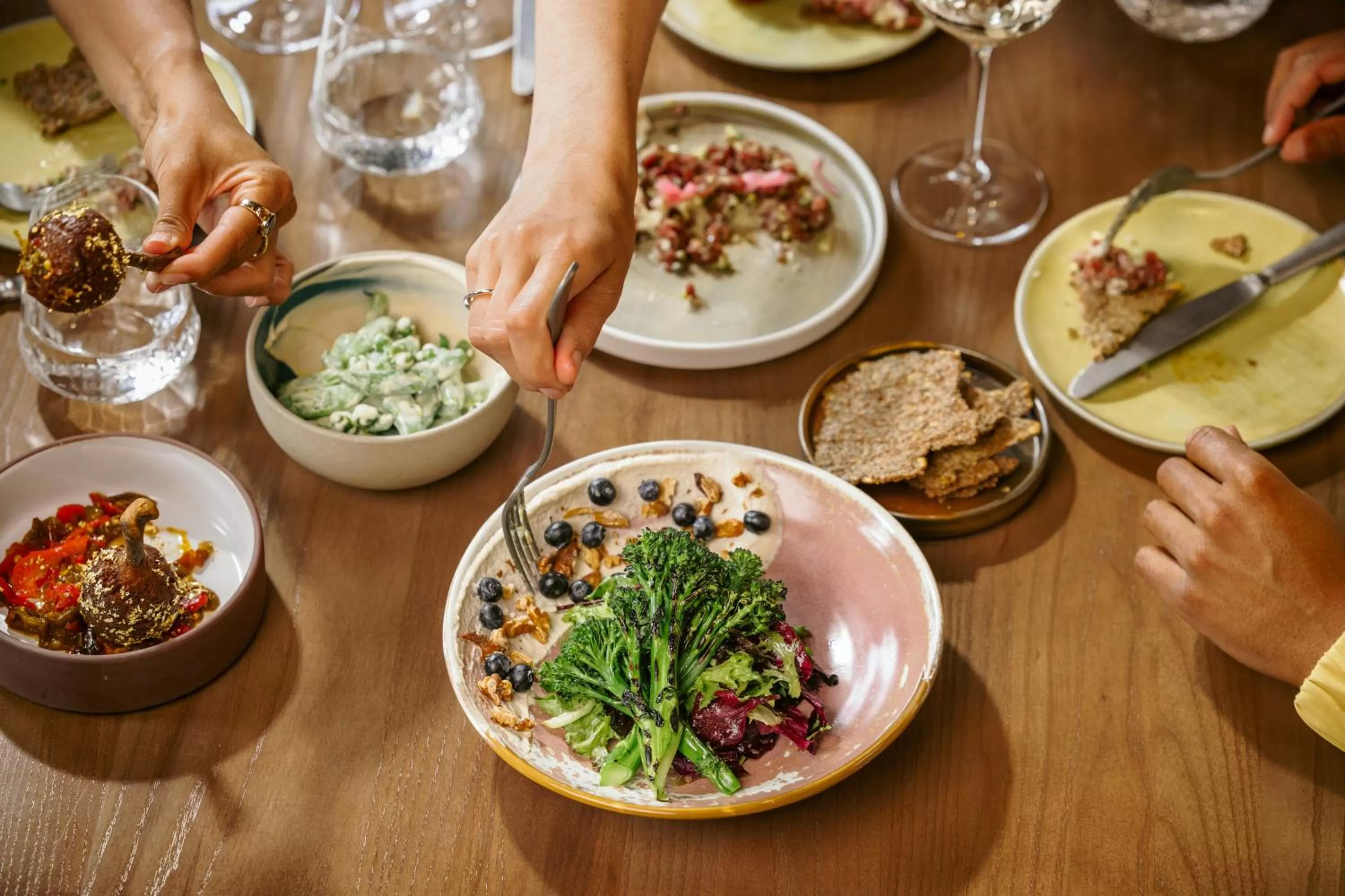 Restaurant/places to eat in Mount Royal Hotel