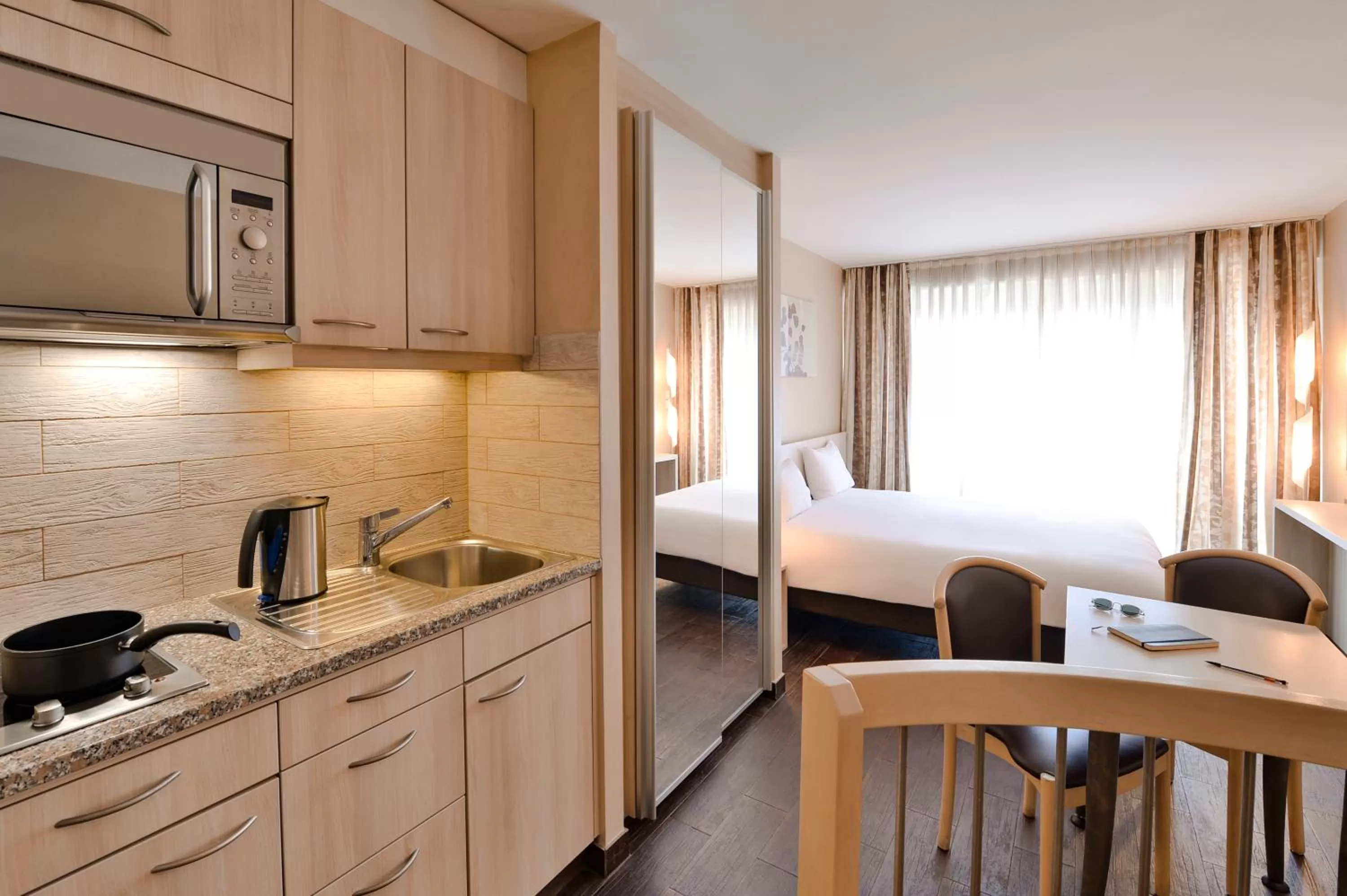 Kitchen or kitchenette in Aparthotel Adagio Genève Mont-Blanc