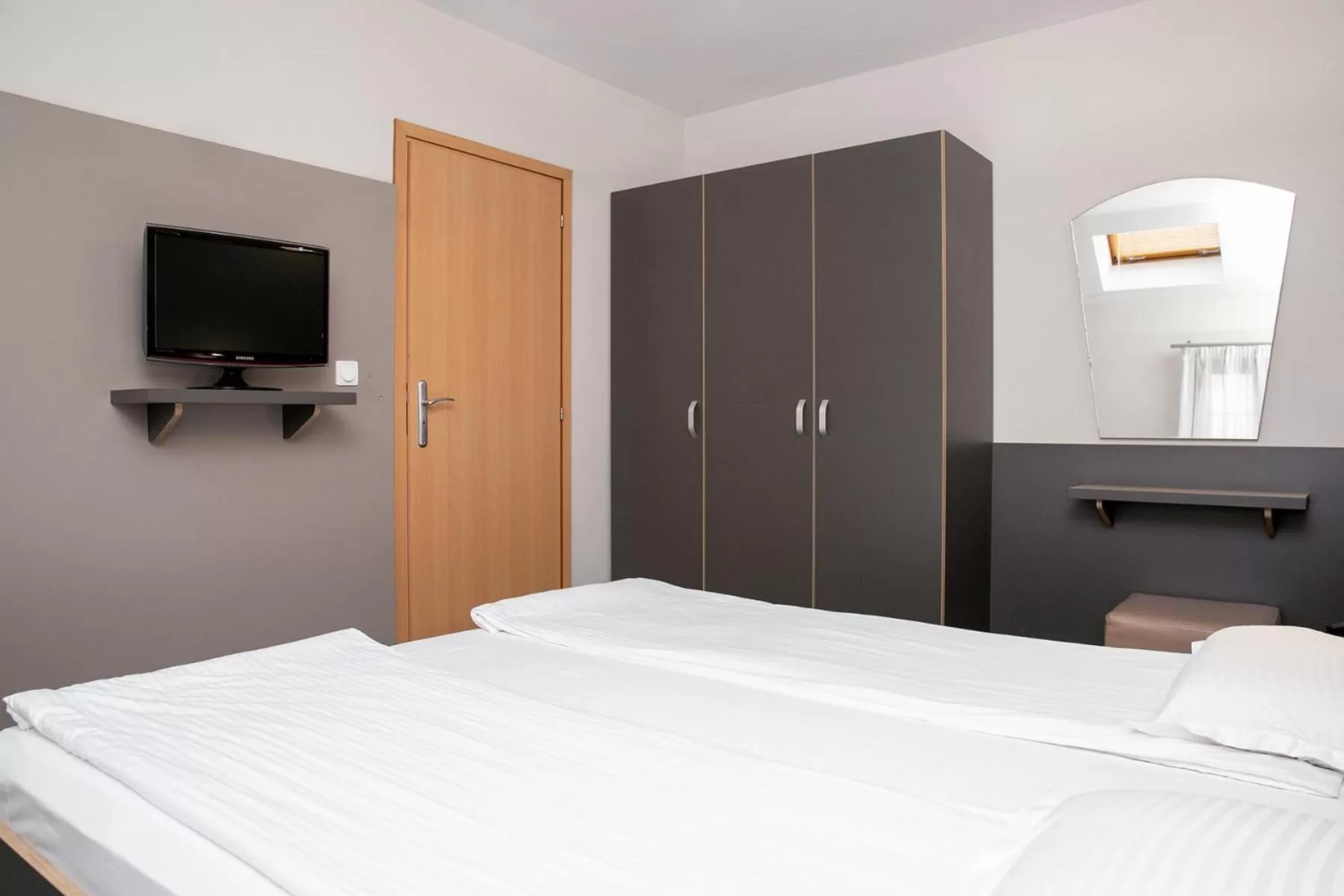 TV and multimedia, Bed in Hotel Niky