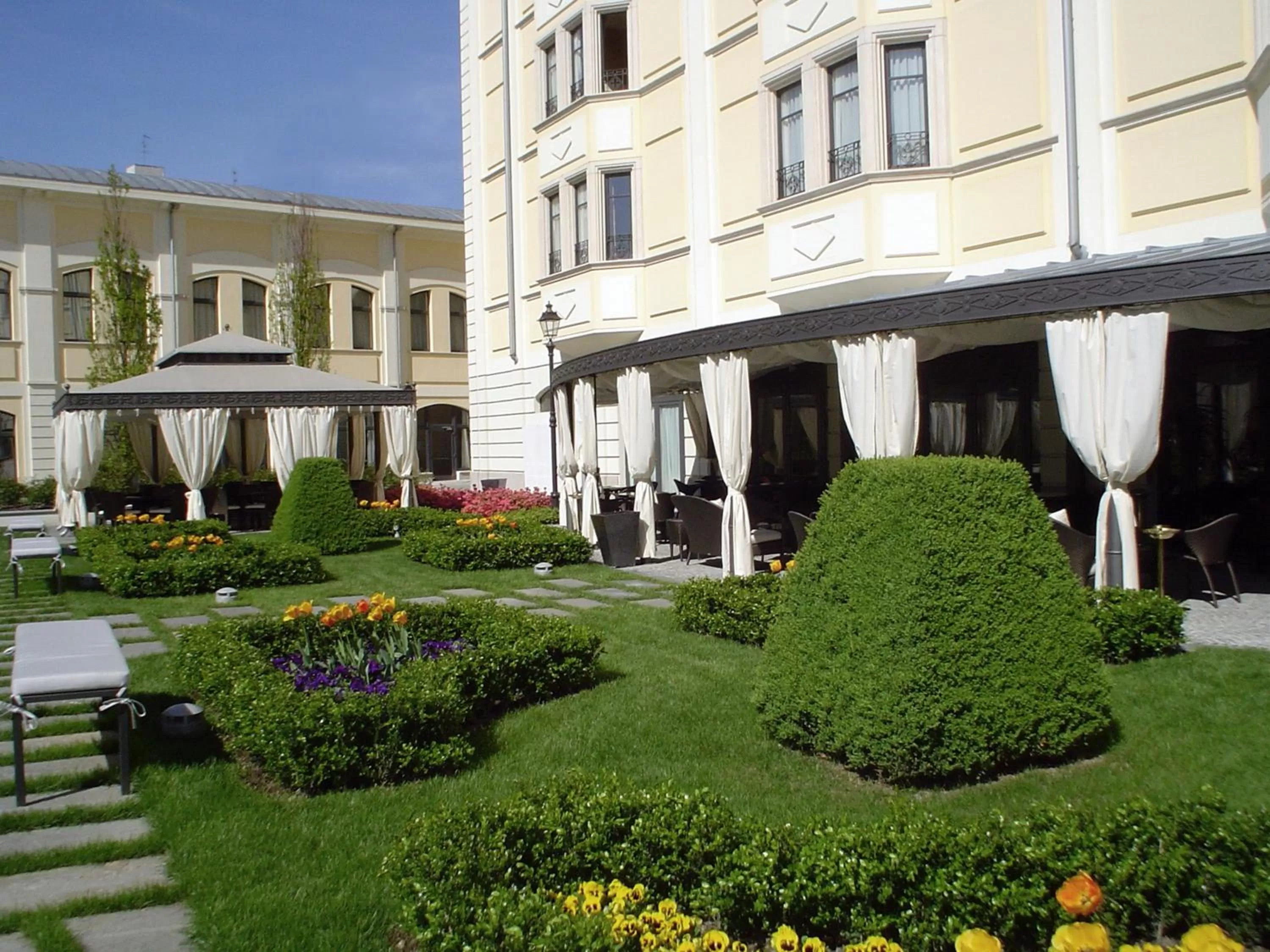 Garden in Grand Visconti Palace