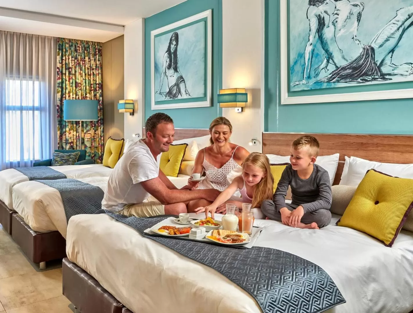 Bedroom, Bed in Metcourt at Emperors Palace