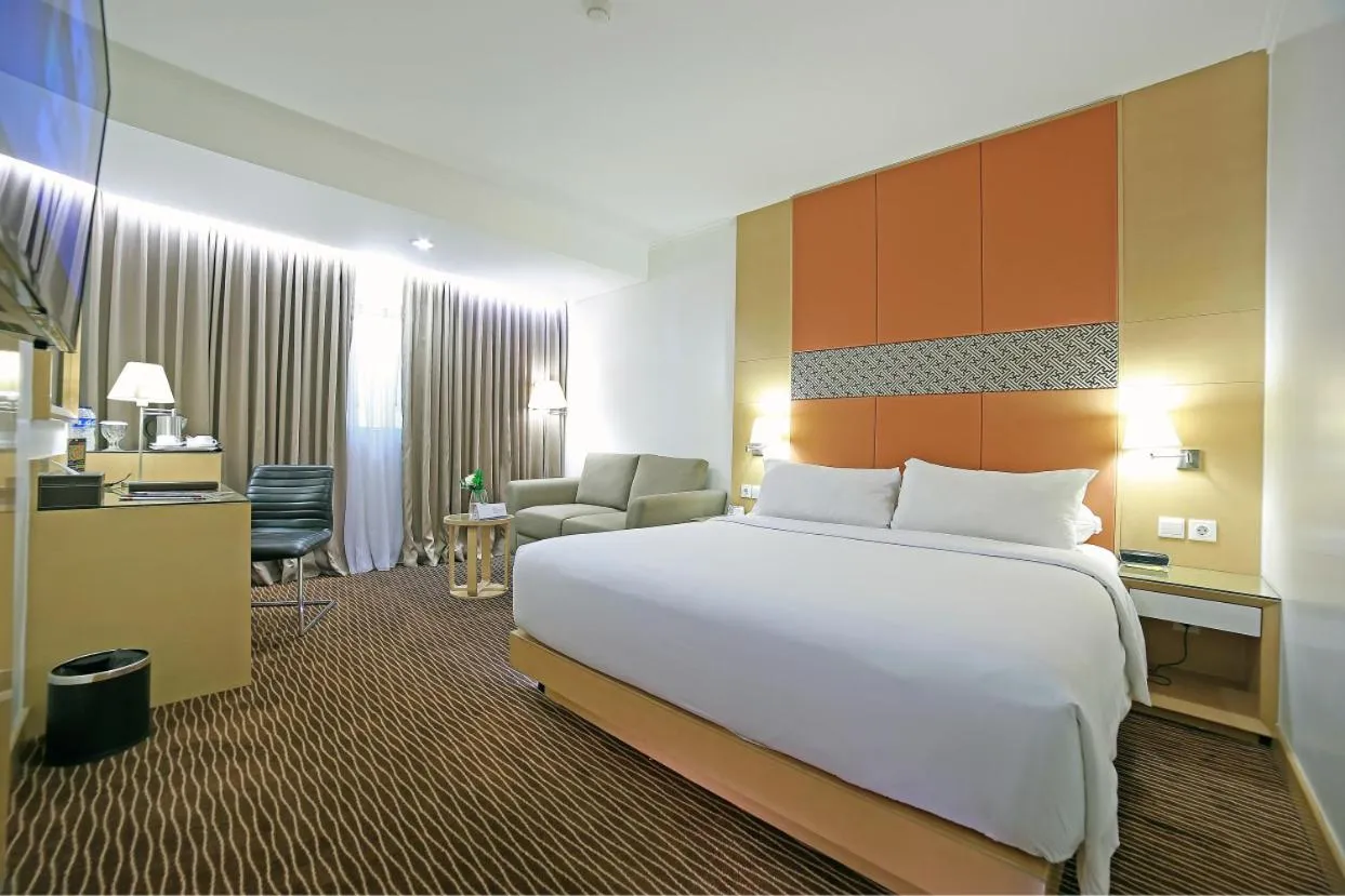 Bedroom, Bed in All Sedayu Hotel Kelapa Gading
