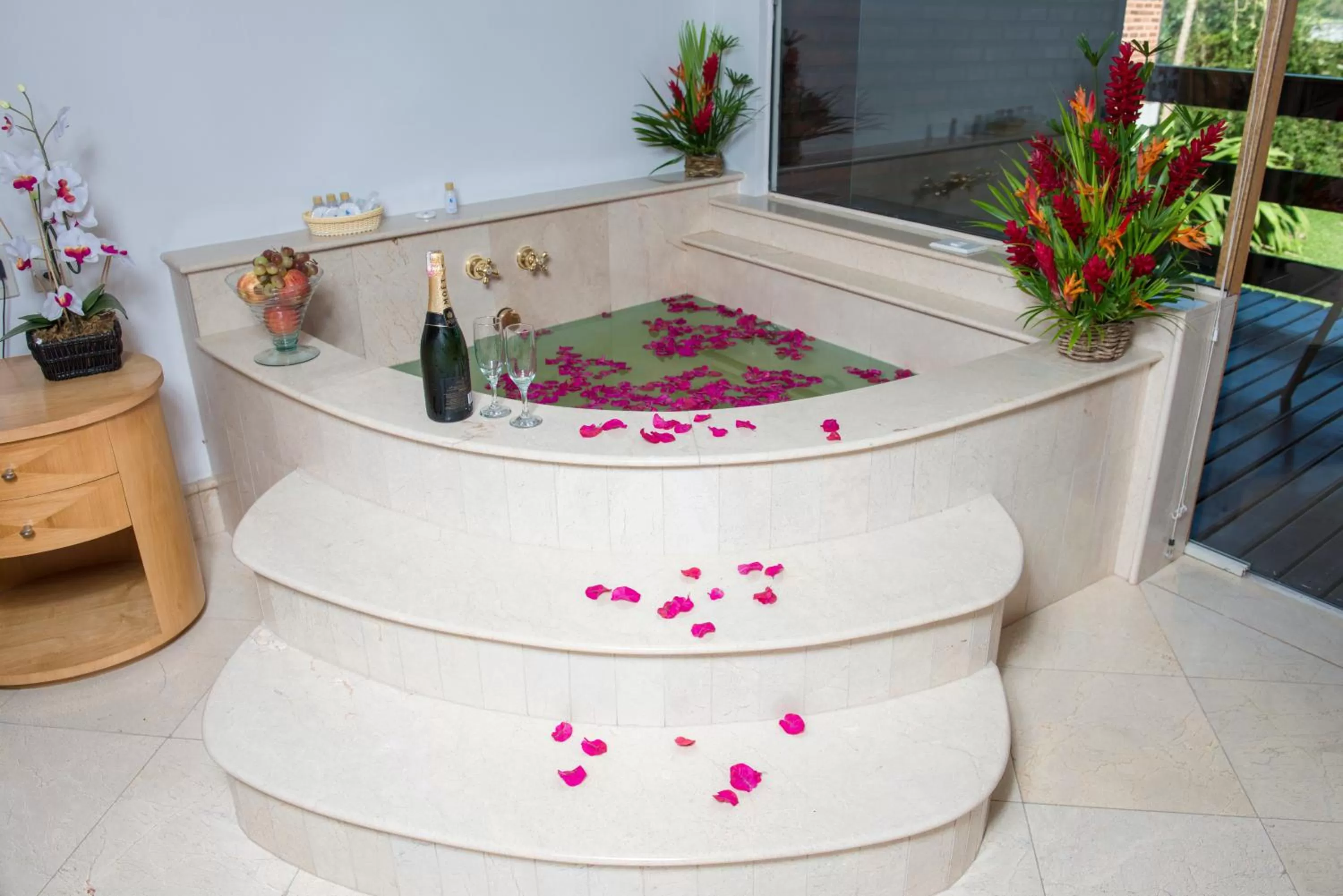 Photo of the whole room in Portogalo Suite Hotel