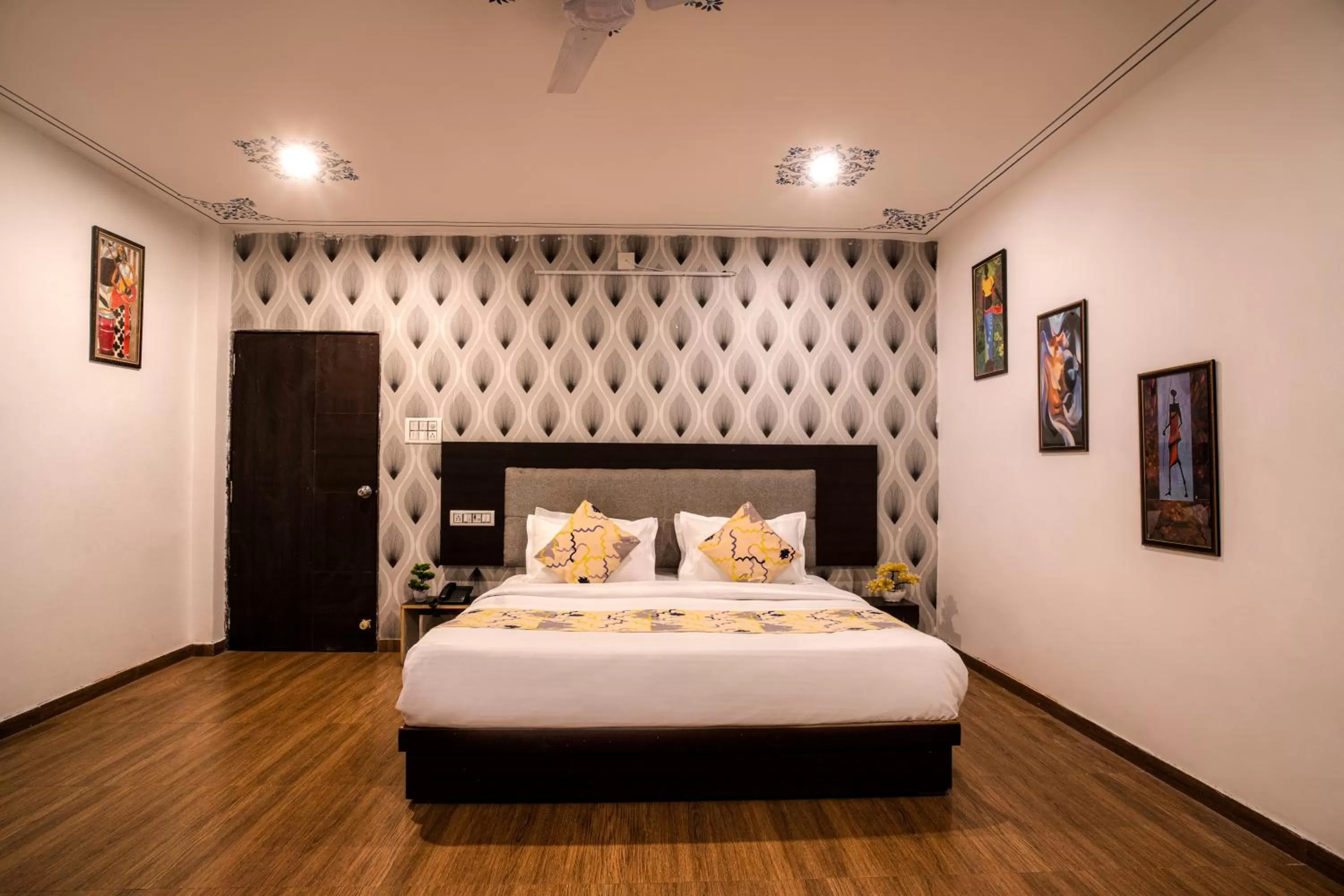 Bed in Tripli Hotels Arunoday Palace