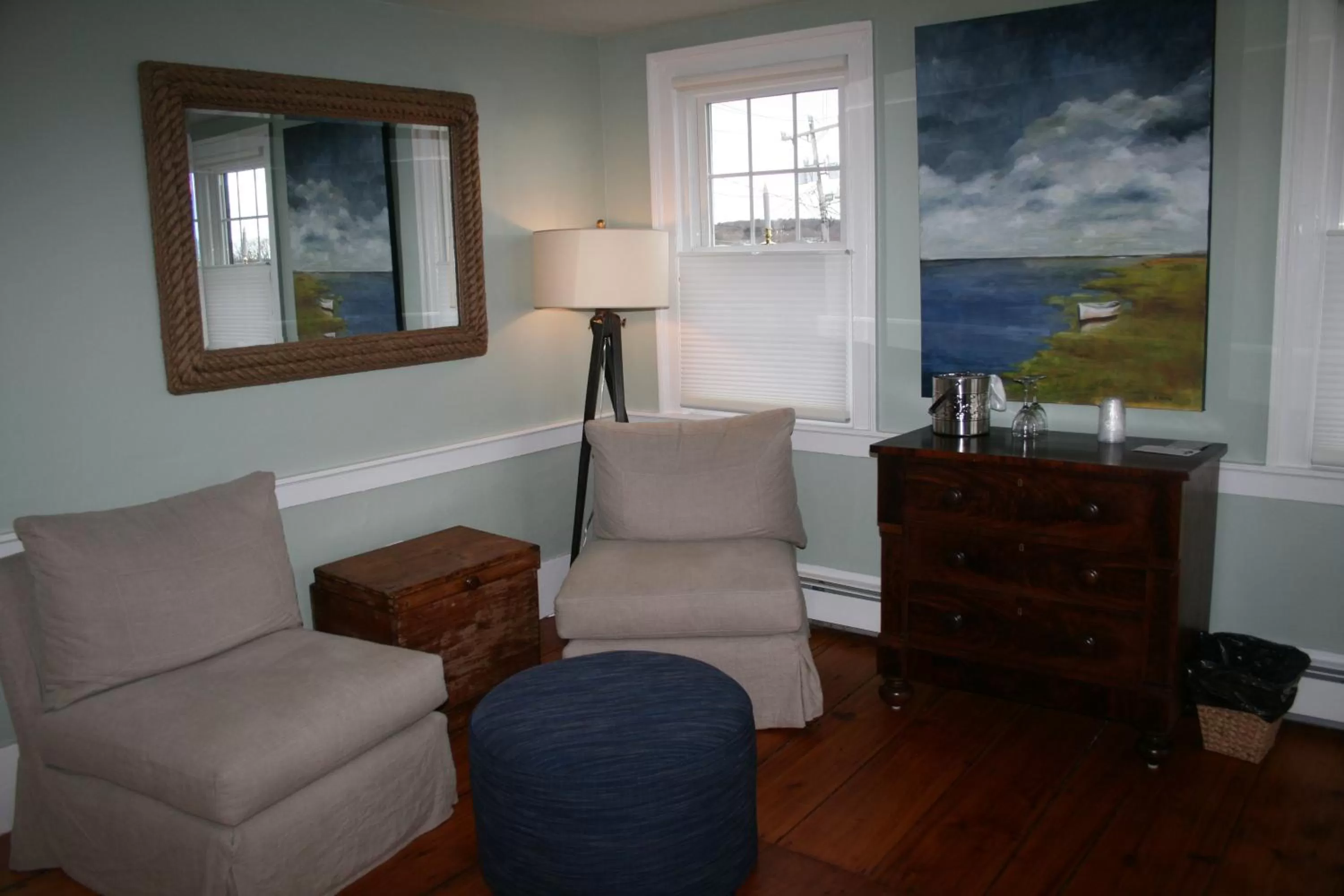 Seating area in Shea's Riverside Inn & Motel