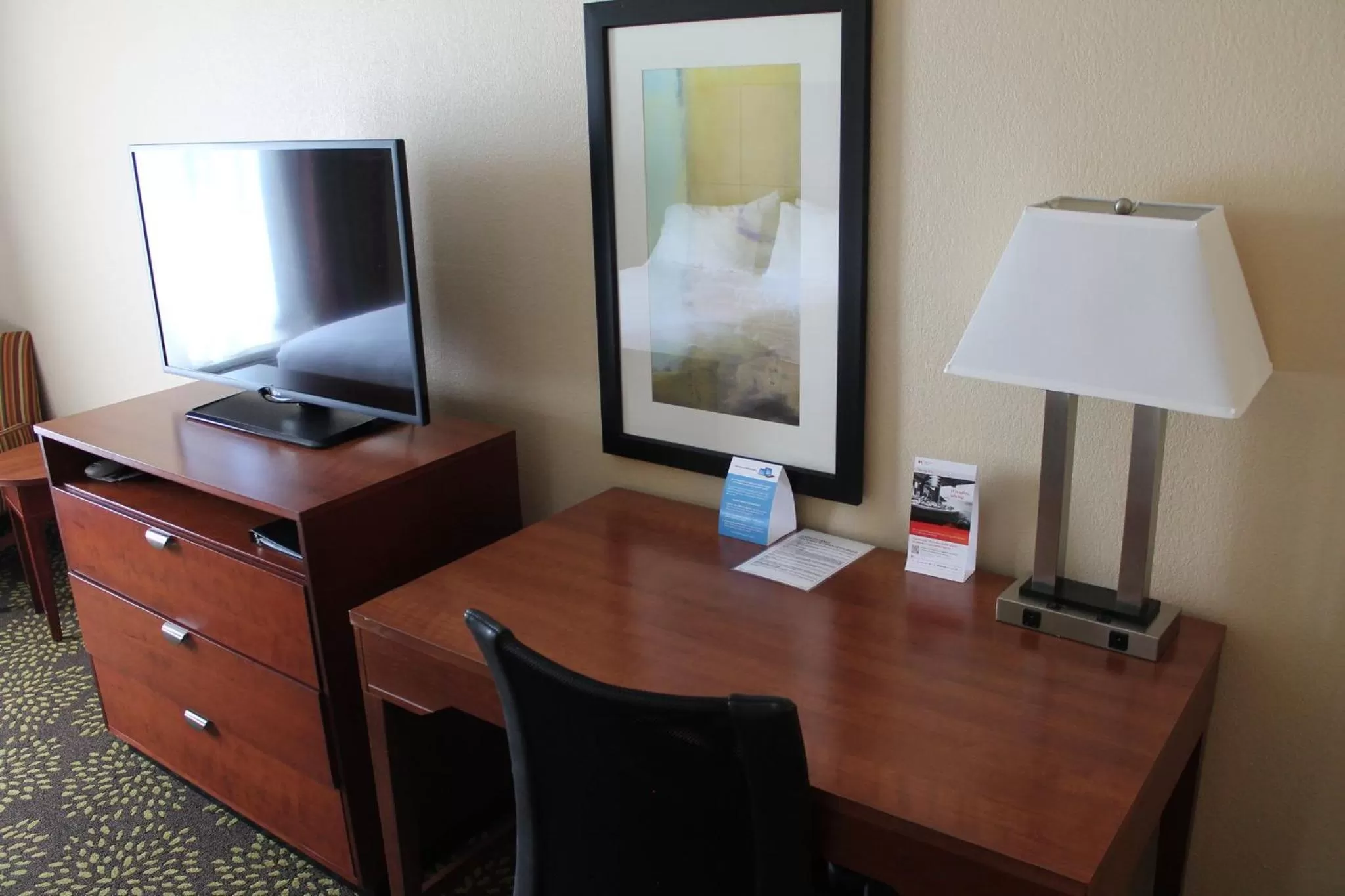 Bedroom, TV/Entertainment Center in Holiday Inn Express Hotel & Suites Starkville, an IHG Hotel