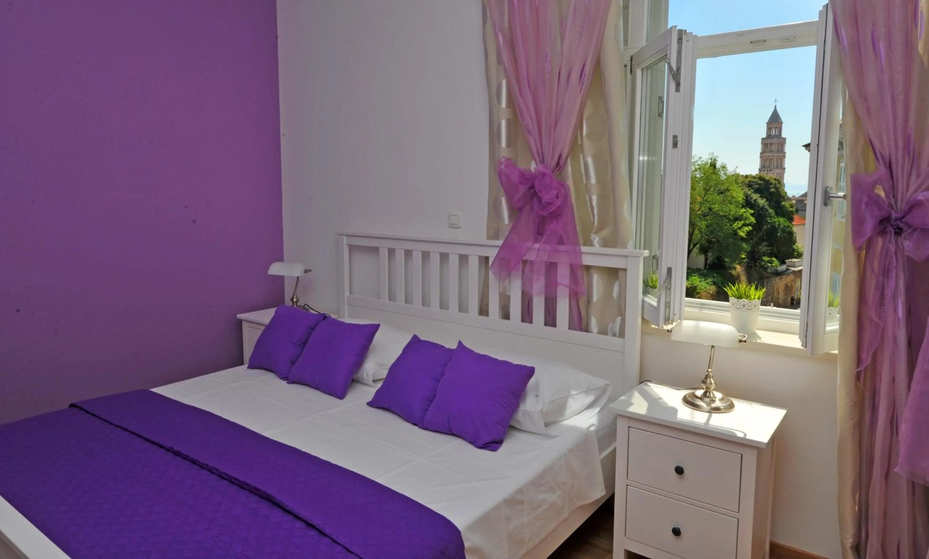 Bed in Luxury Rooms Nirvana