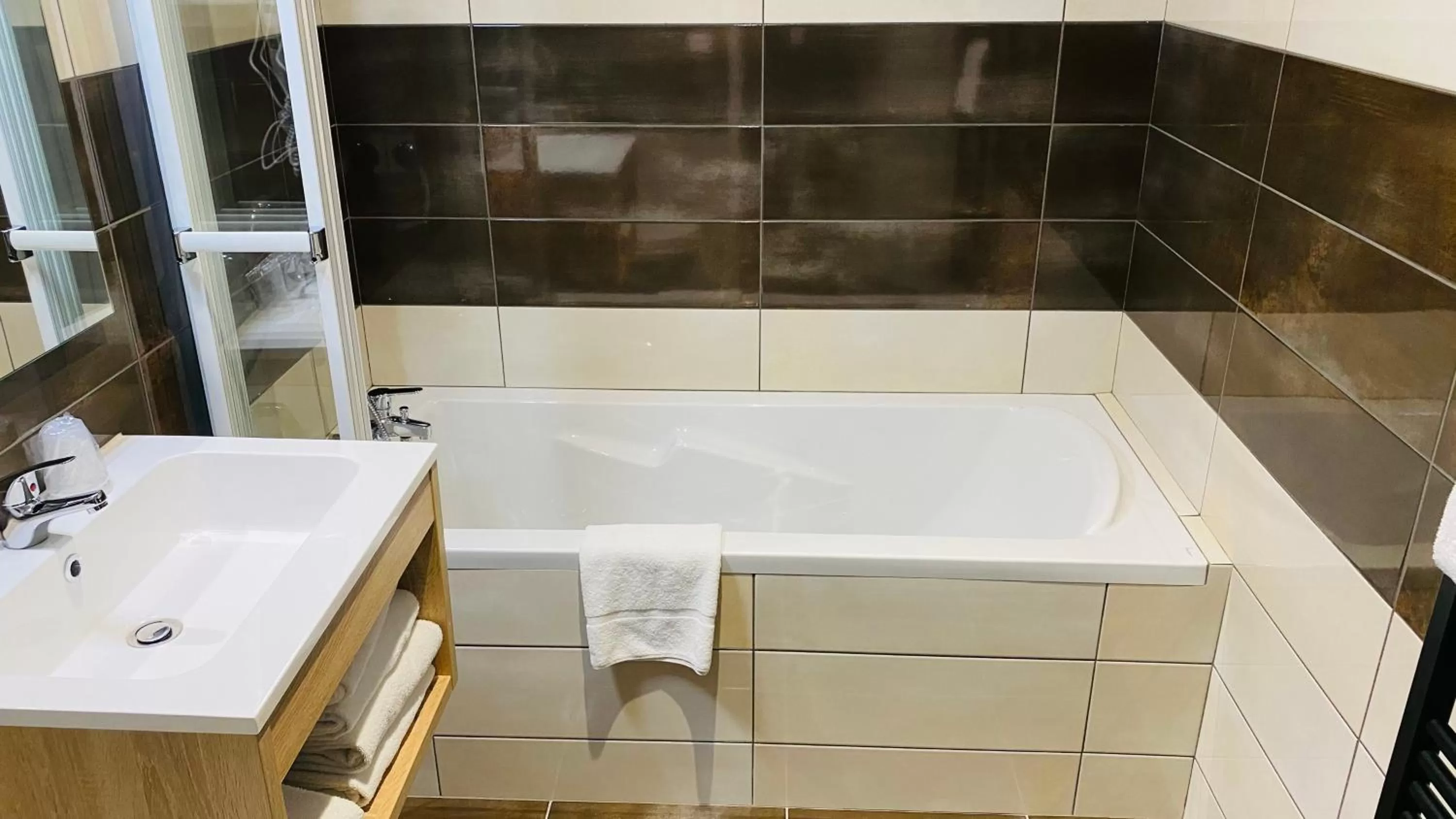 Bathroom in Hotel Martinez Grenay