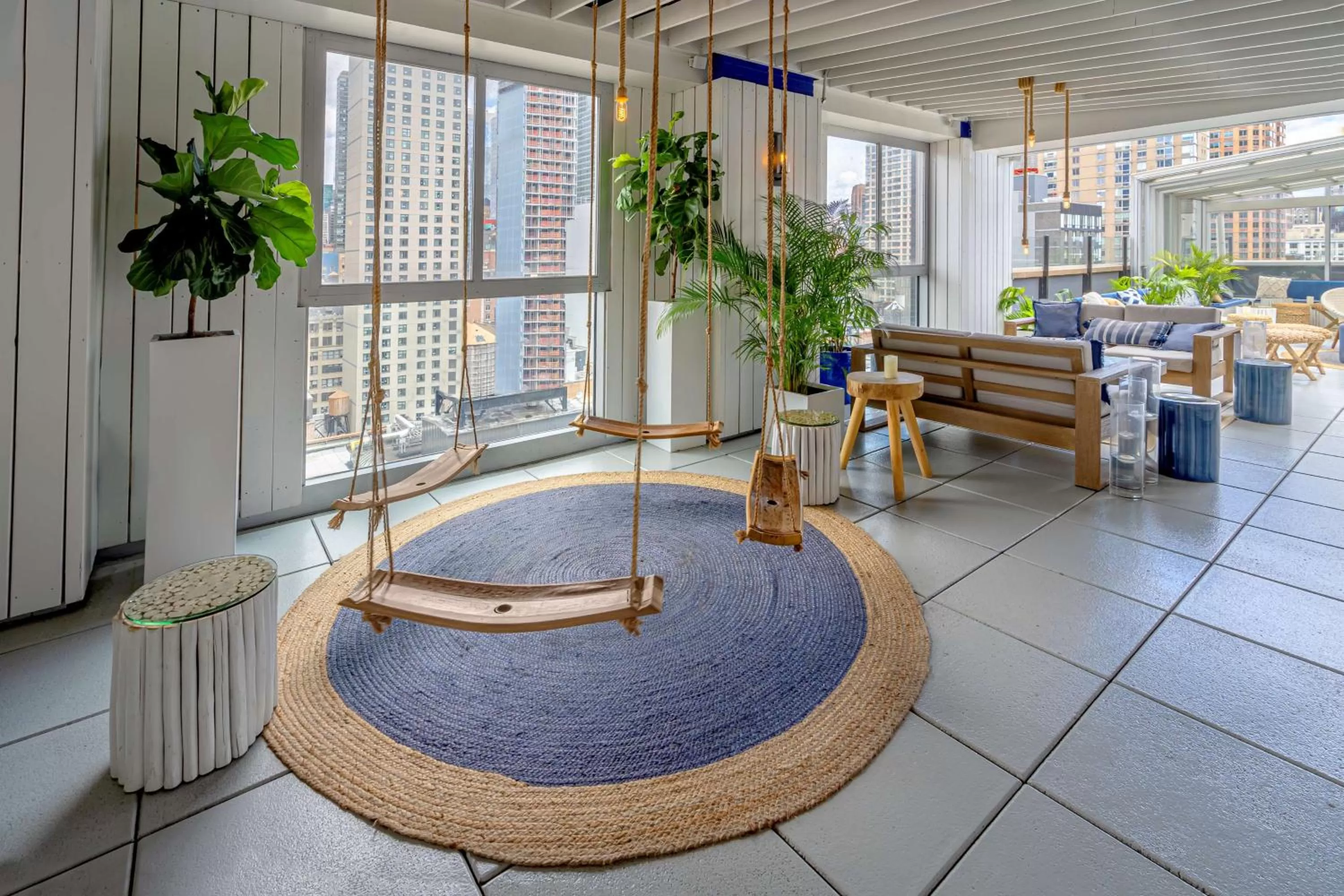 Lounge or bar in Hilton New York Fashion District