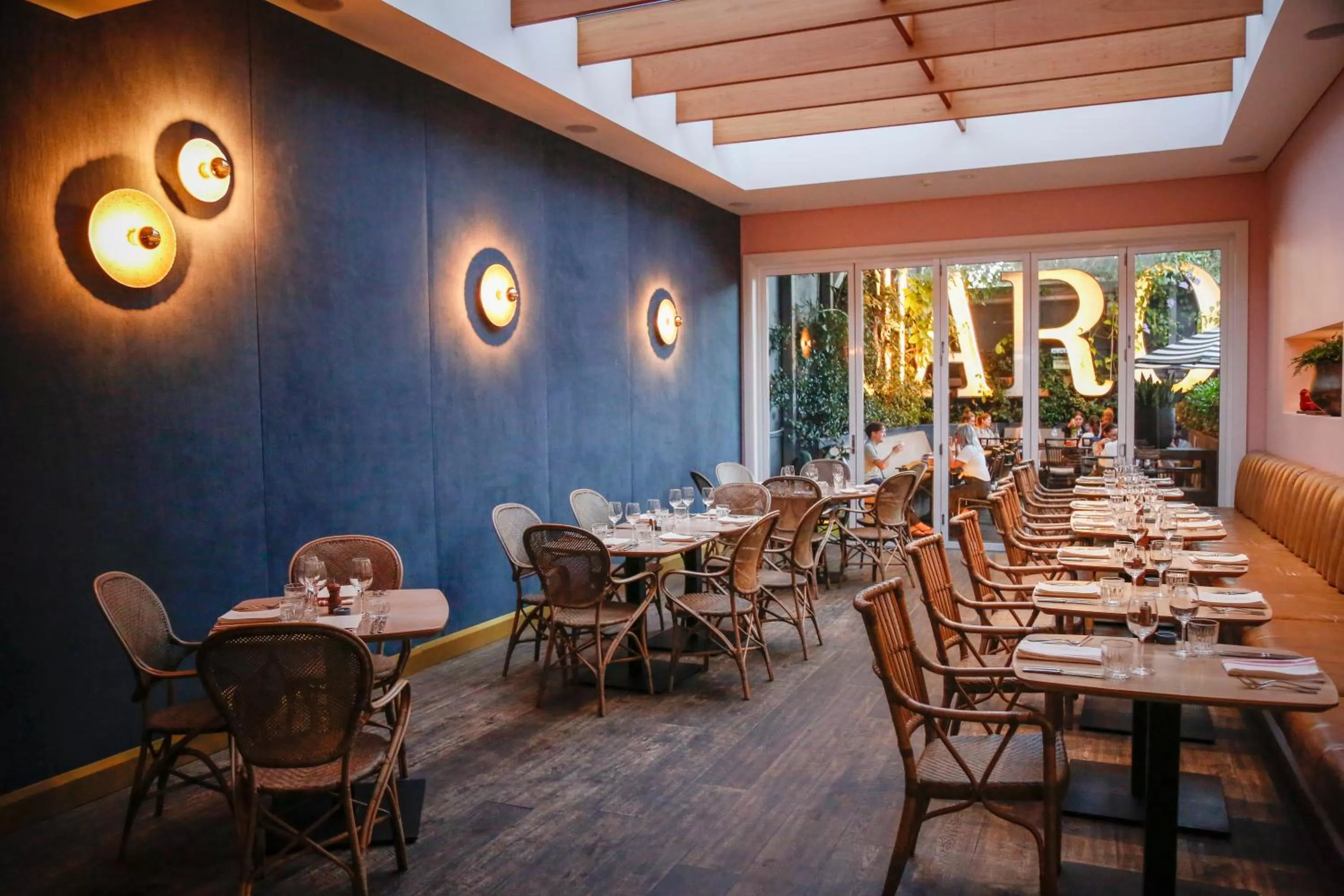 Lounge or bar, Restaurant/Places to Eat in Charing Cross Hotel