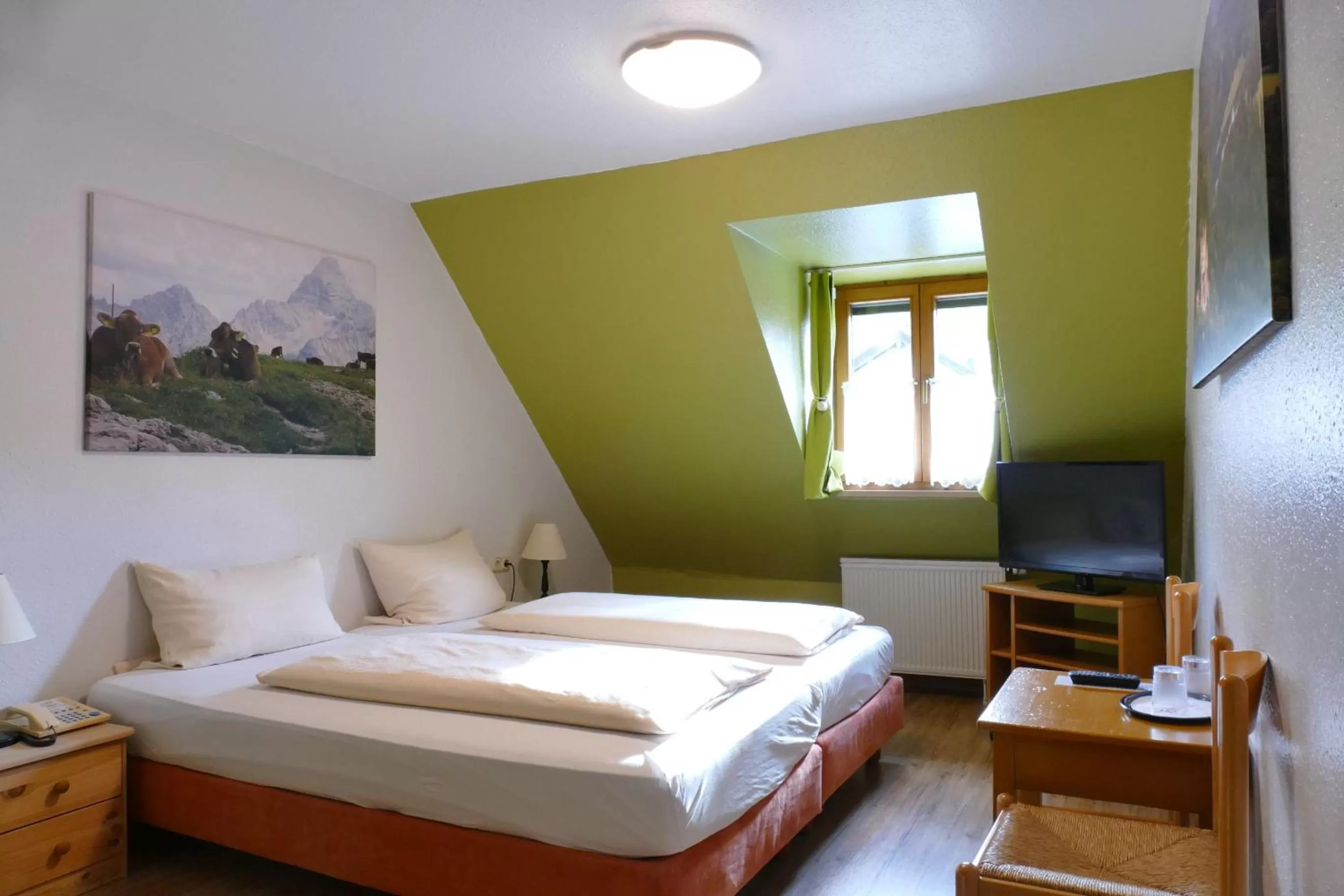Photo of the whole room, Bed in Altstadthotel "Zum Hechten"