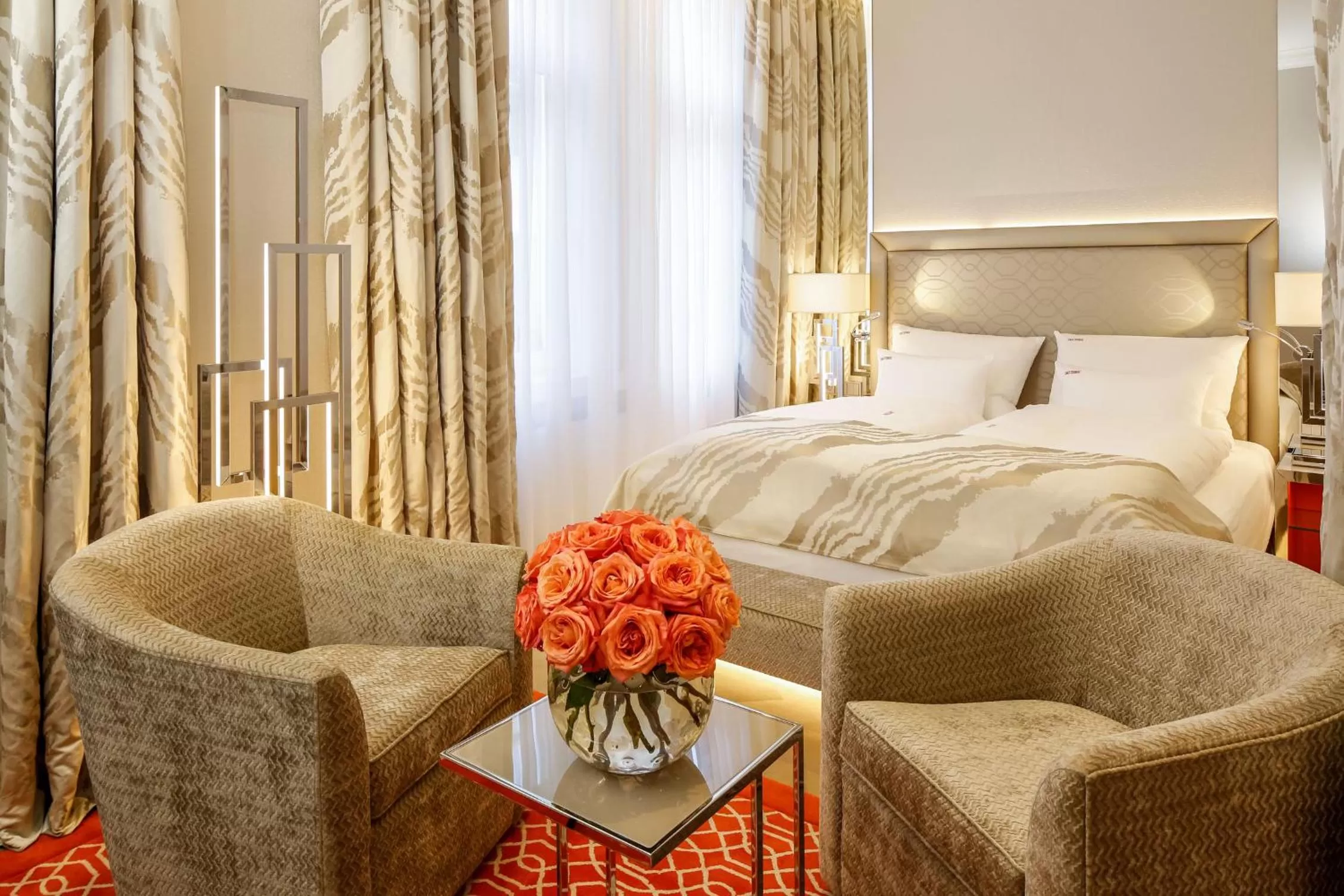 Seating area, Bed in Boutiquehotel Das Tyrol