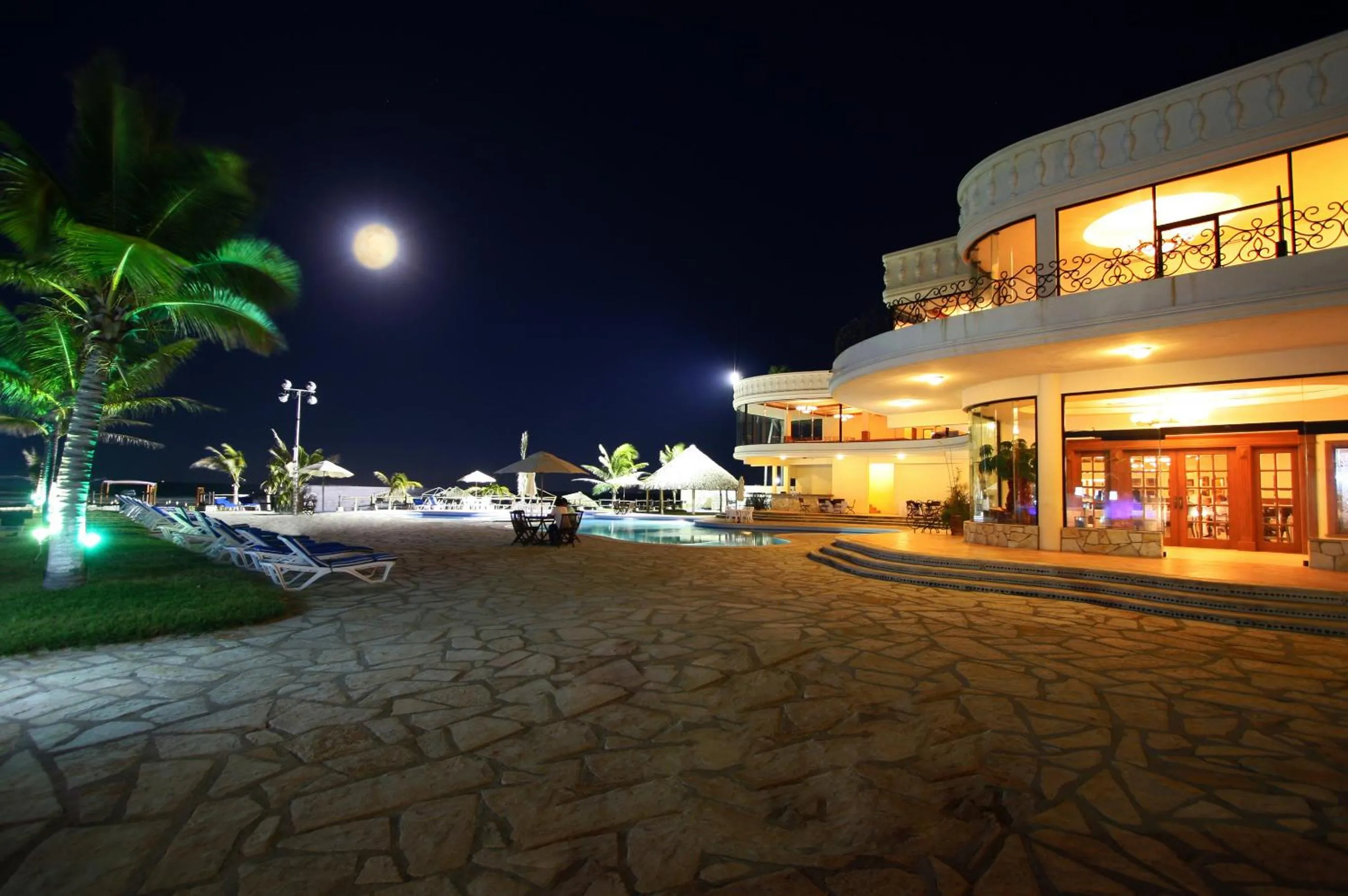 Restaurant/places to eat in Hotel Arenas del Mar Resort