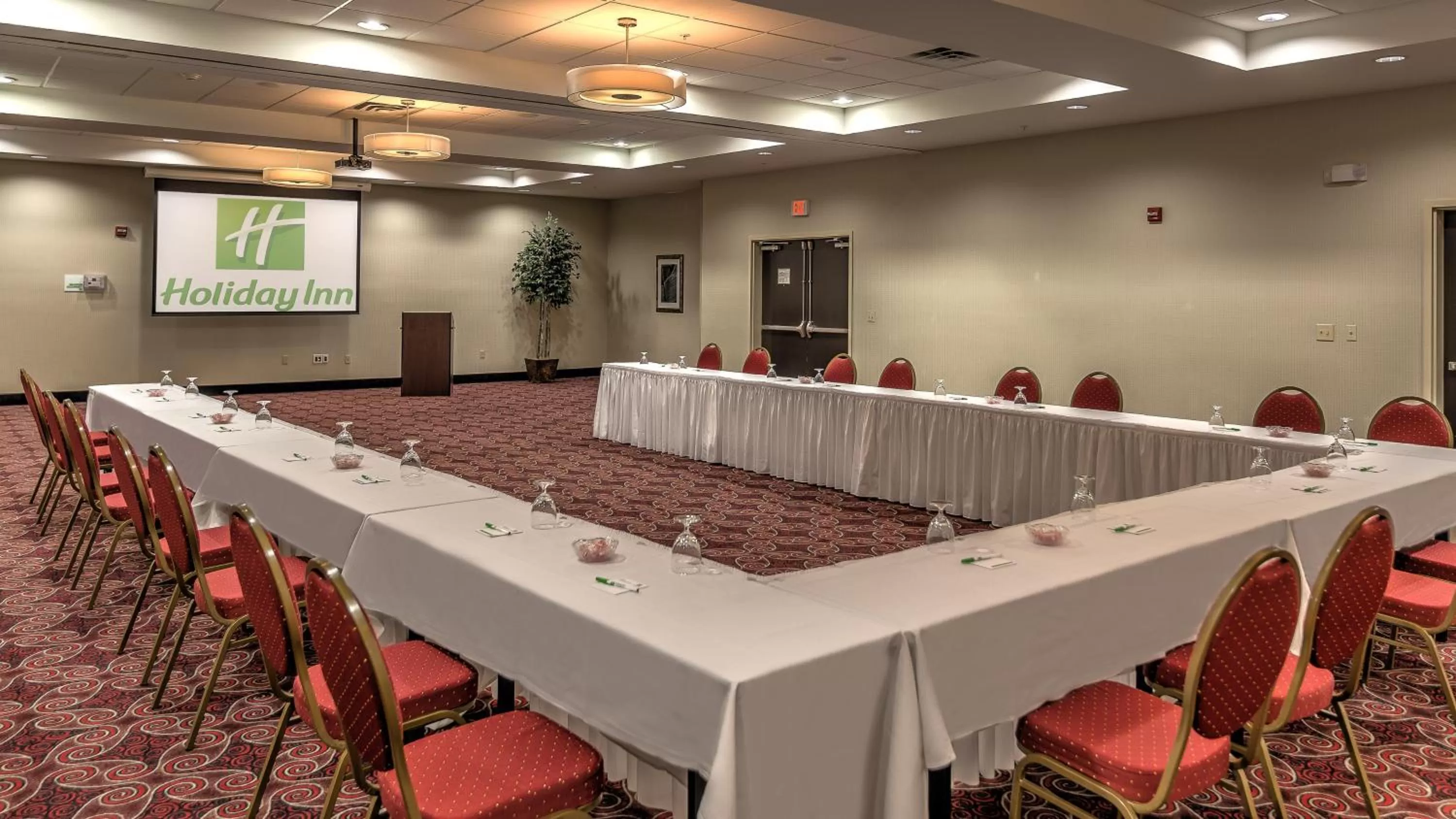Meeting/conference room in Holiday Inn North Quail Springs by IHG