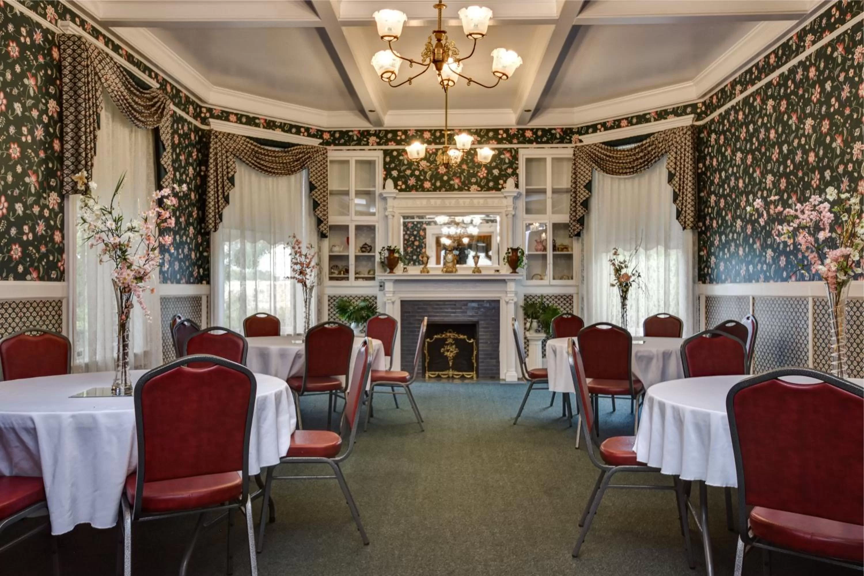 Restaurant/places to eat in The Mansion at Elfindale